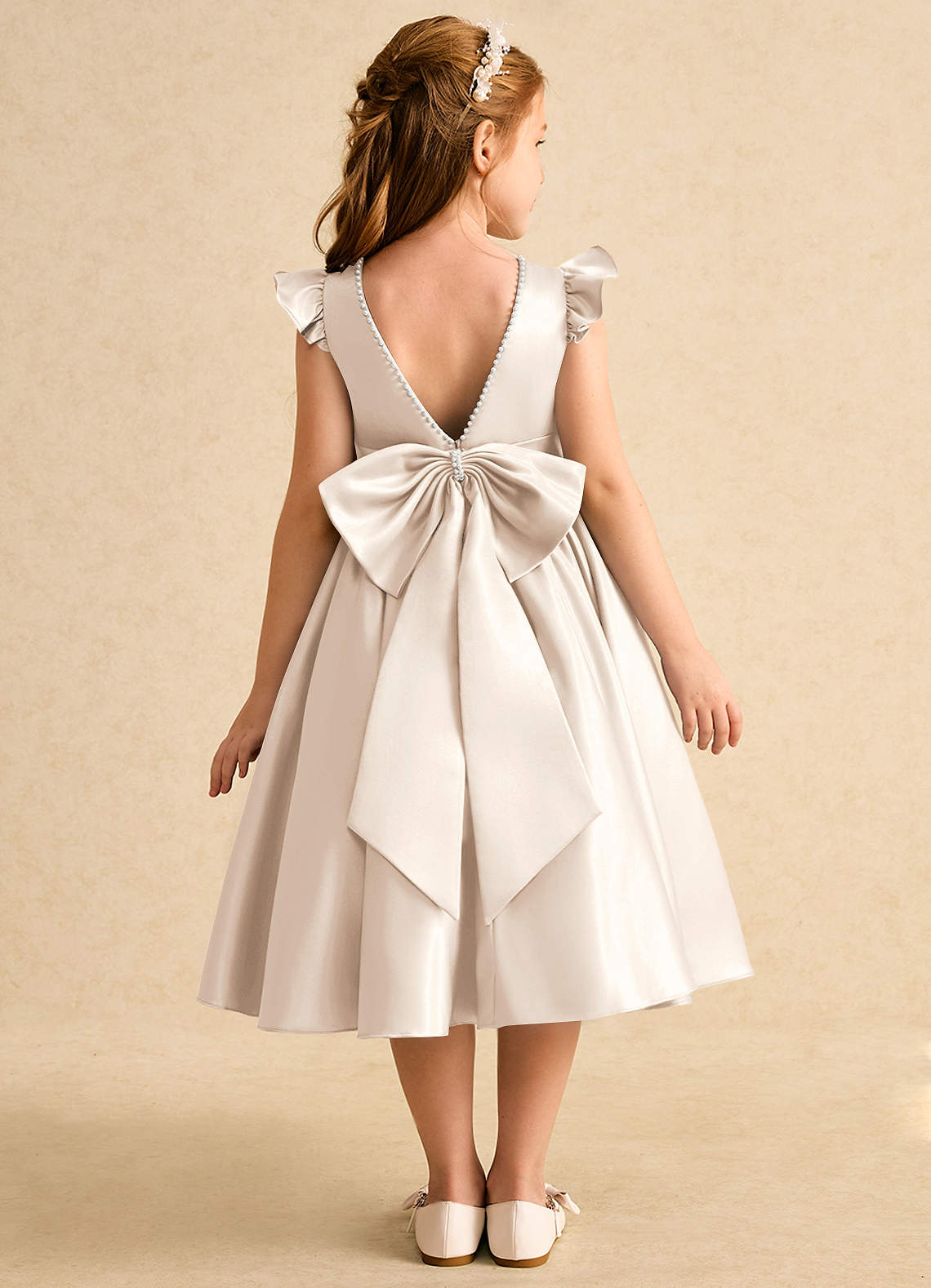 Azazie Dumpling Blumenmädchenkleider A-Linie Schleifen Matte Satin Kleid Alabaster Weiß image1