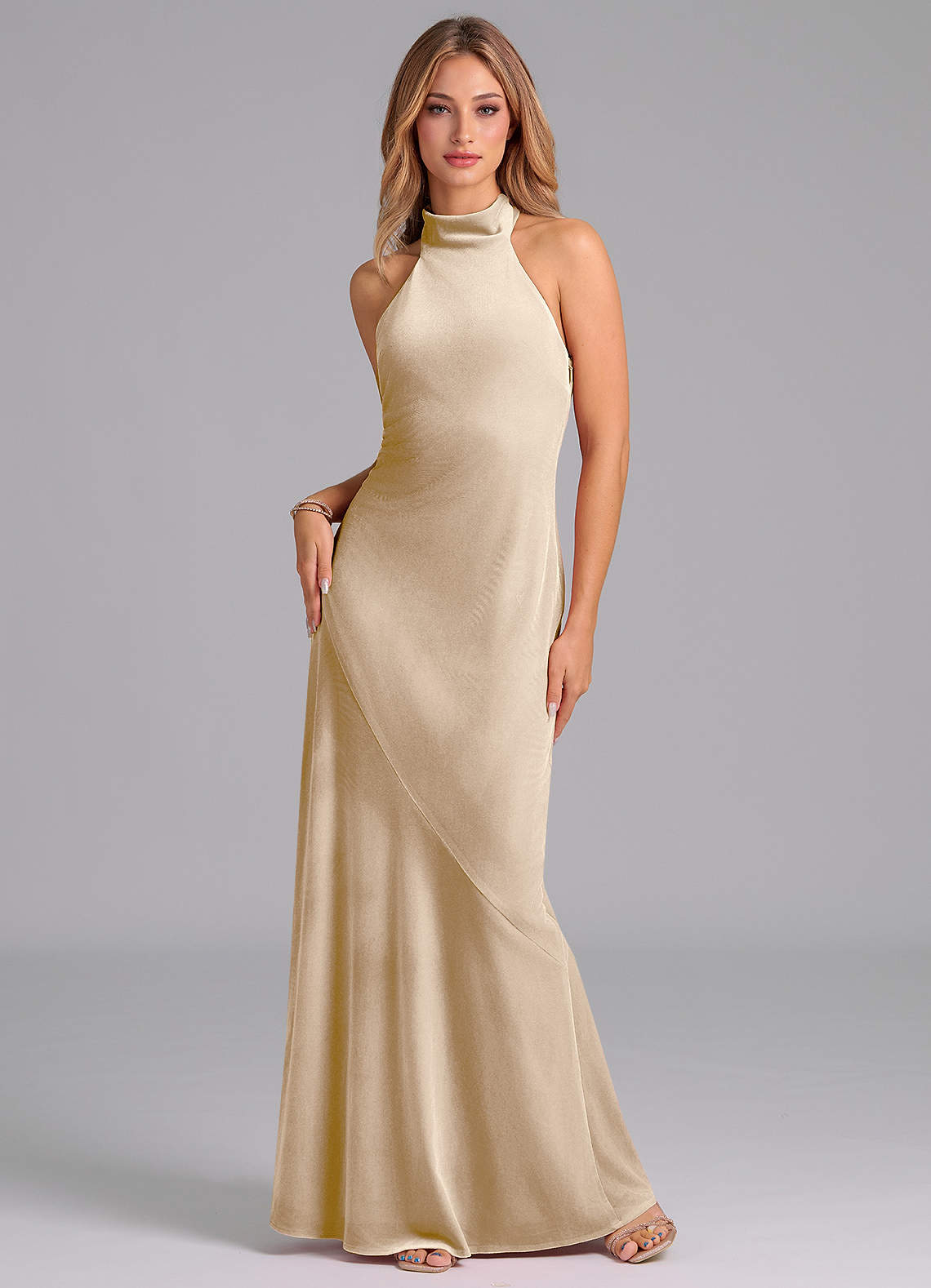 Azazie Velli Robes de demoiselle d'honneur Robe Sirène en velours Col Haut Champagne image1