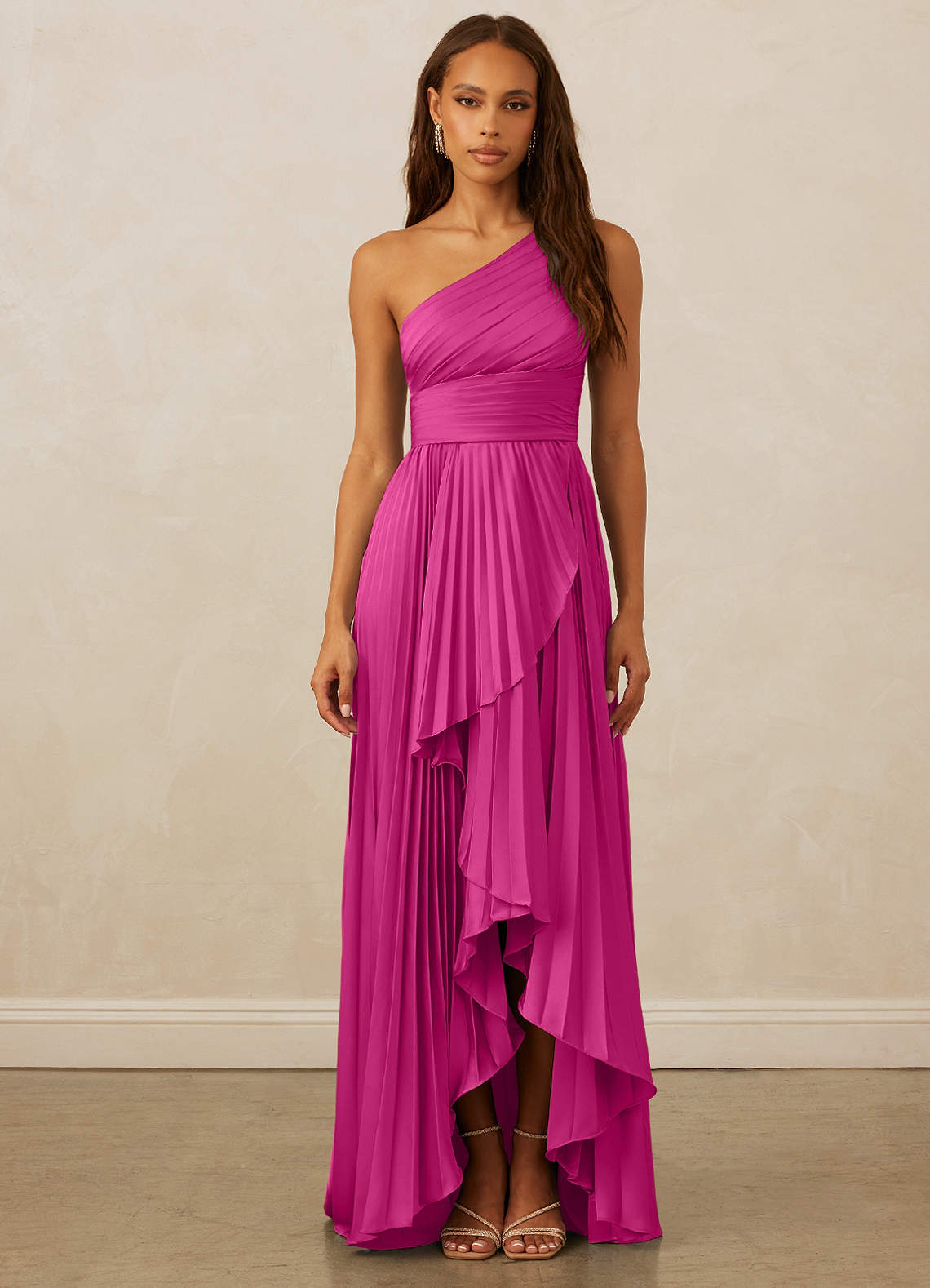 Christian Siriano Bridal for Azazie 1008 Robes de demoiselle d'honneur Robe Trapèze en Satin extensible Ue épaule Fuchsia image1
