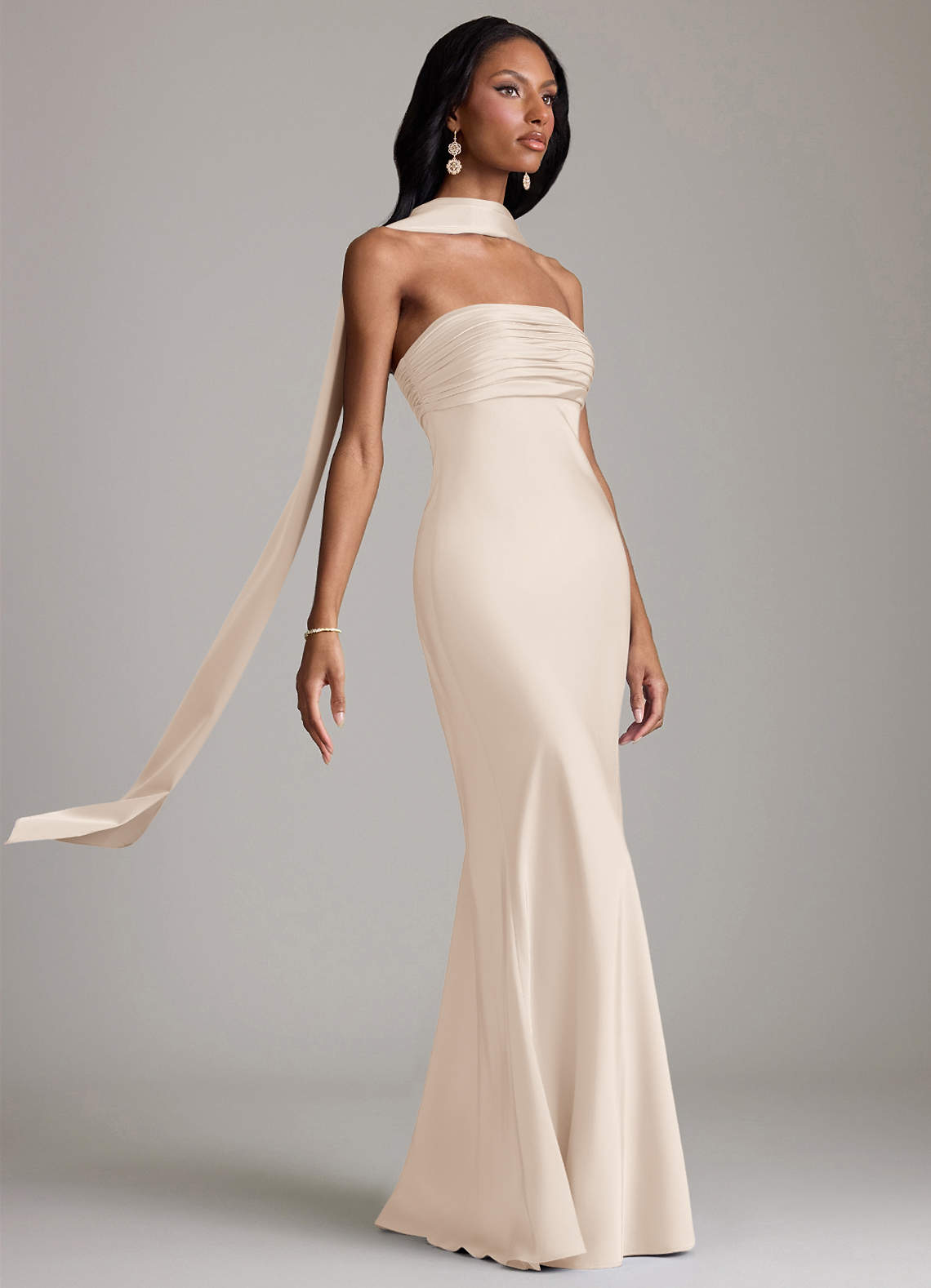 Azazie Saylor Vestidos de damas de honor Vestido de Alabastro Blanco de Satén Elástico de Corte Sirena con Sin tirantes image9