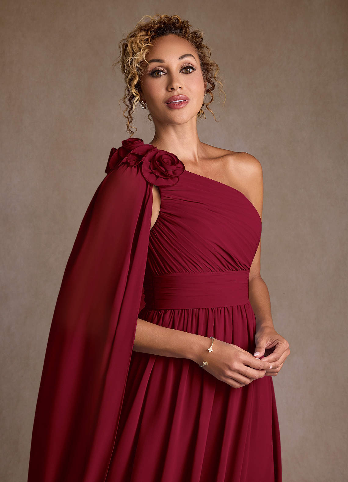 Azazie Lancaster Mère de la mariée Robes Robe Trapèze en Mousseline de soie Une épaule Bourgogne image3