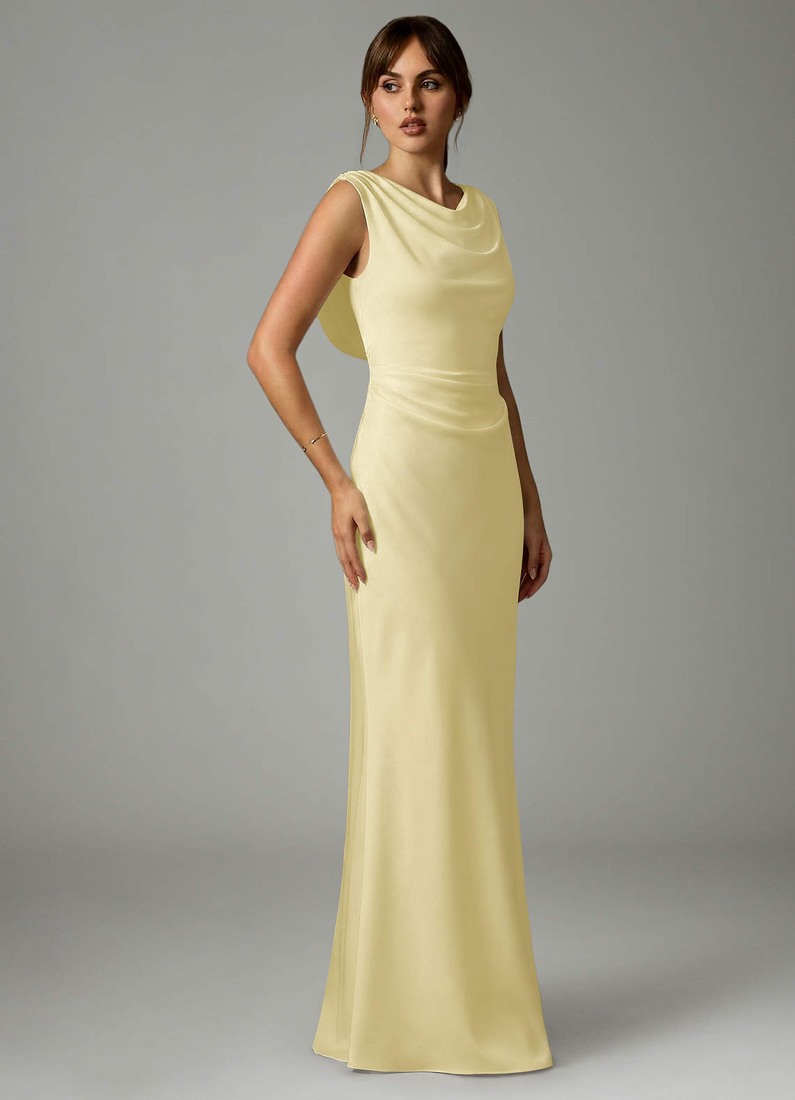 Azazie Kieryn Essayer des robes à la maison Robe Sirène en Satin extensible Plissée Noir image3