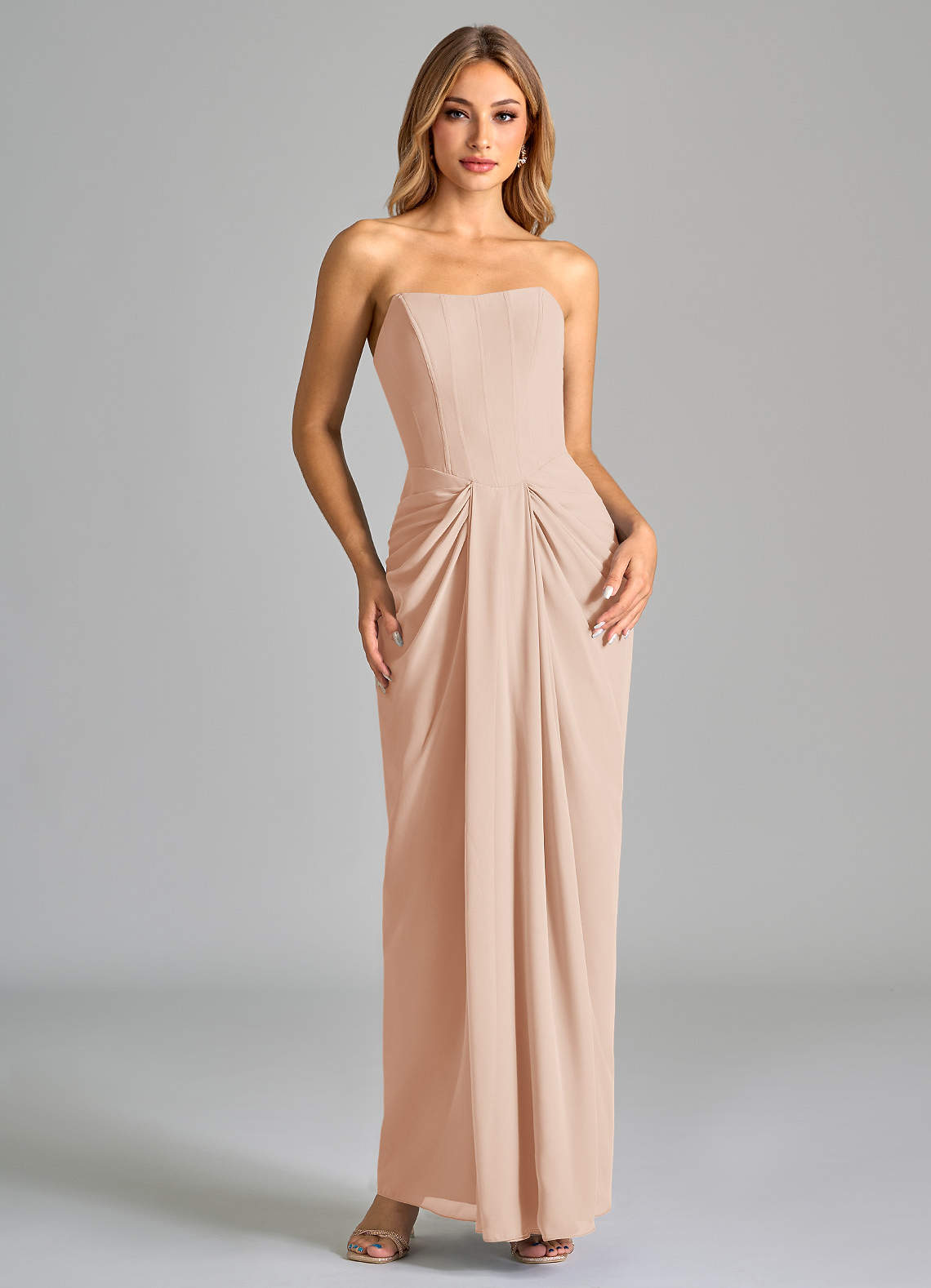 Azazie Anaïs Abiti da Damigella Abito Tubino in Chiffon Senza Cinturino Rosa Inglese image1