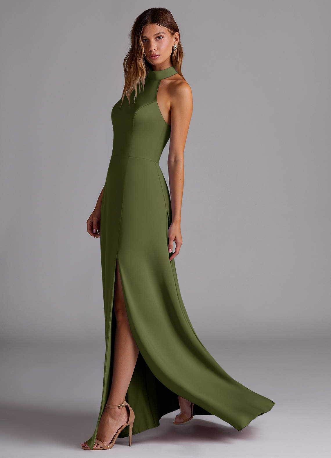 Azazie Myra Vestidos de madrinha de casamento Vestido Oliva de Cetim elástico de Linha A com Gola Alta image4