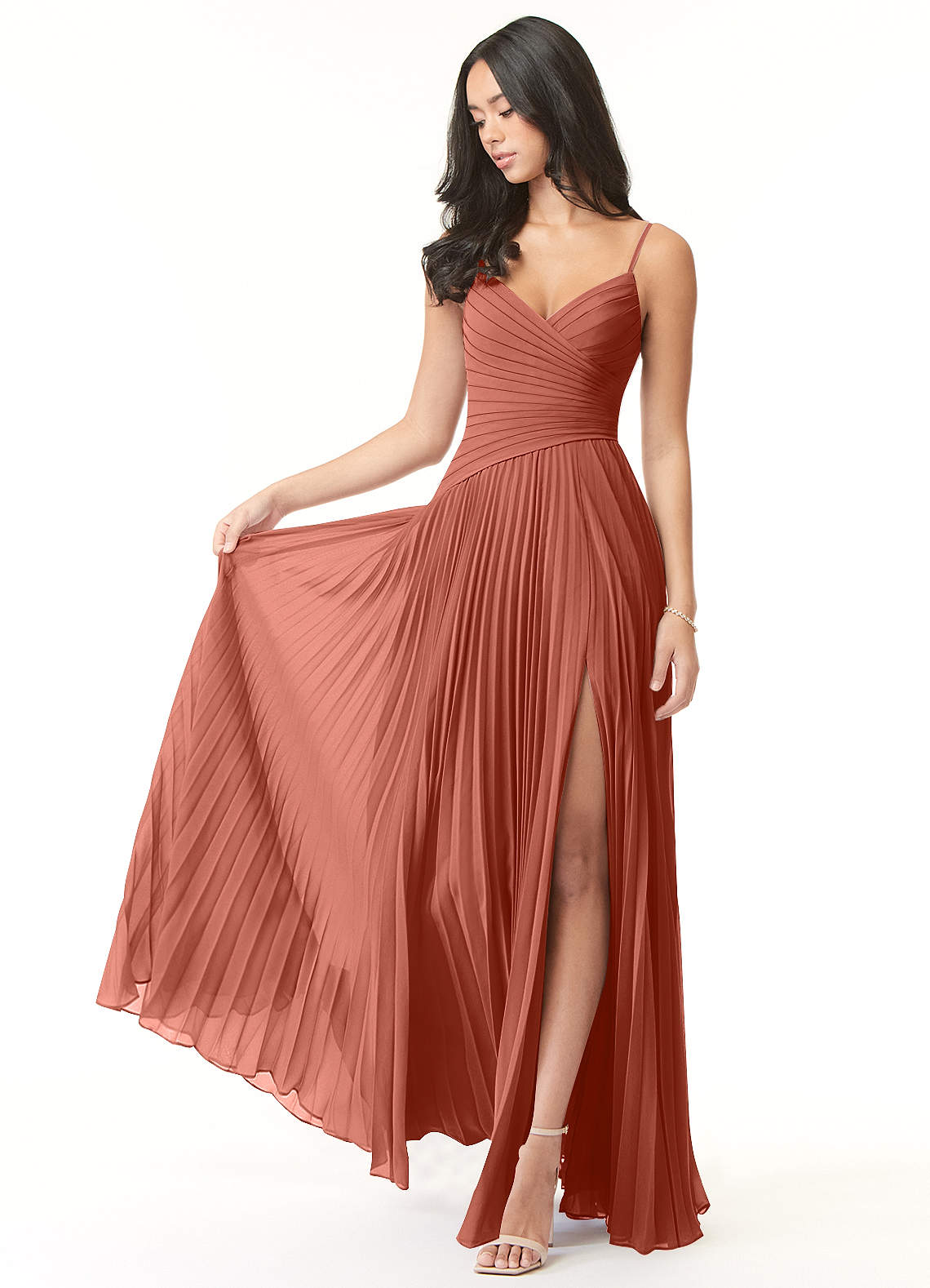 Azazie Vini Vestidos de damas de honor Vestido de Arcilla de Gasa de Corte en A con Cuello en V Plisado image1