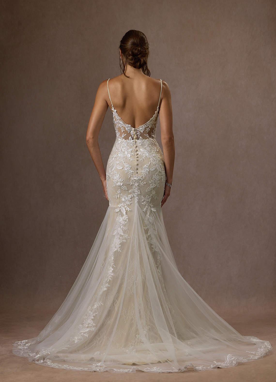 Azazie Leonie Vestidos de novia Vestido de Blanco Diamante Champán de Tul de Corte Sirena con Lentejuelas Cuello V image8
