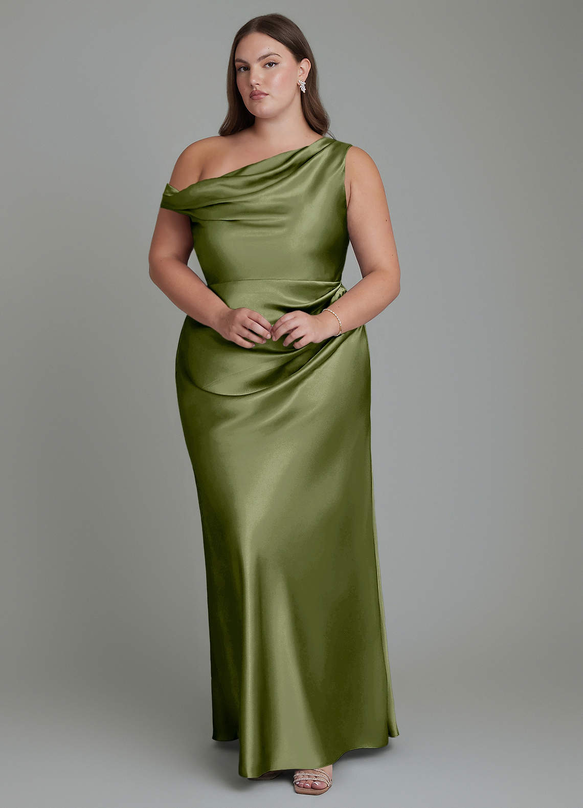 Azazie Emerson Brudtärnklänningar Klänning av Sjöjungfru i Metallisk satin Off the shoulder Oliv image1