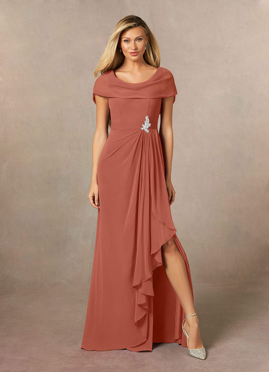 Azazie Mary Vestidos para mãe da noiva Vestido Argila de Chiffon de Linha A com Fenda Lateral image1