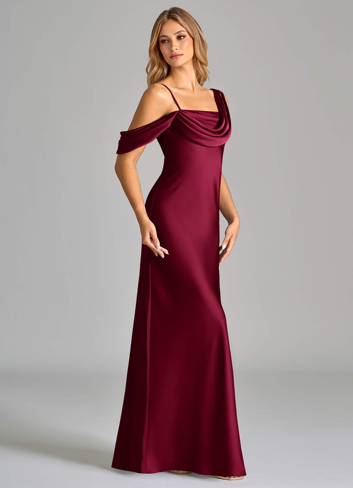 Azazie Celina Vestidos de madrinha de casamento Vestir Borgonha de Cetim elástico de Bainha com Fora do ombro image3