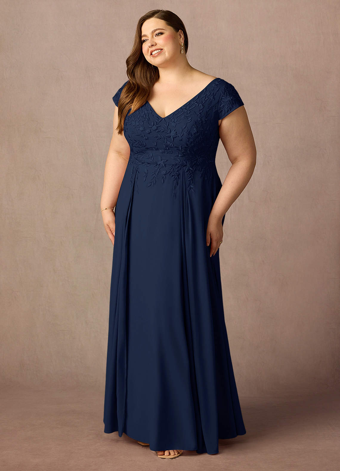 Azazie Rosemarie vestidos de madre de la novia Vestido de Azul Marino Oscuro de Encaje de Corte En A image1
