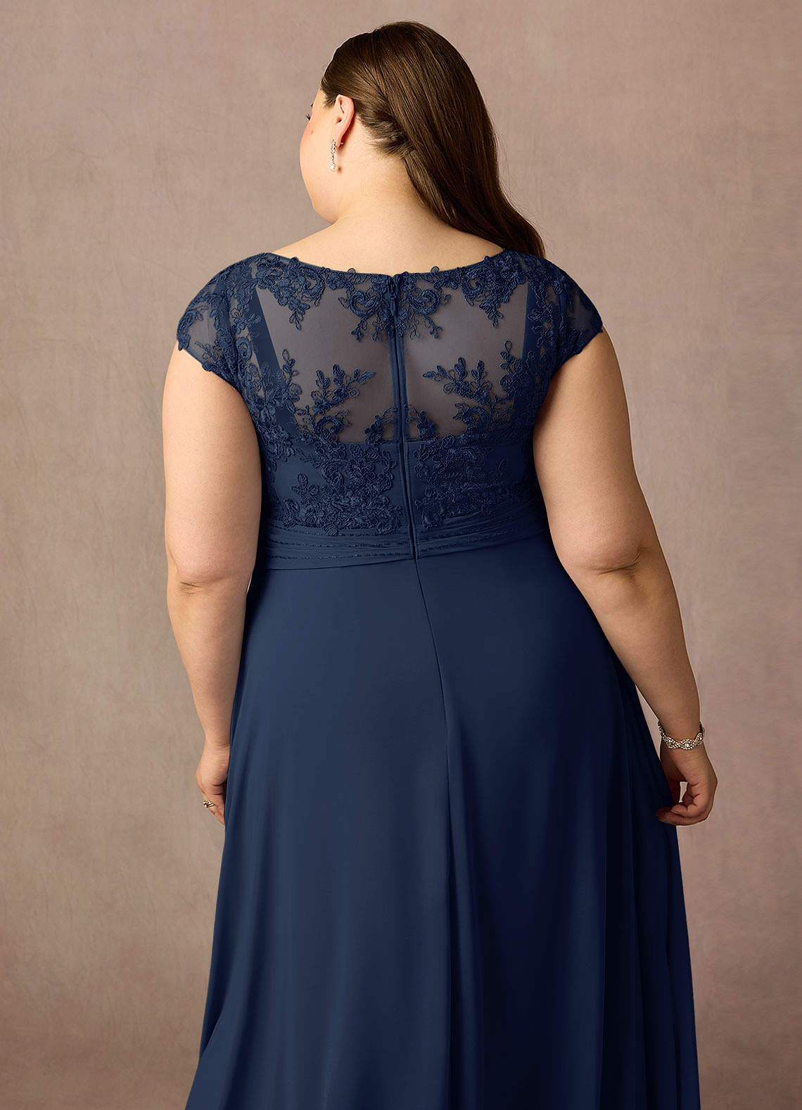 Azazie Irmeli Mère de la mariée Robes Robe Trapèze en Mousseline de soie Dentelle Bleu Marine Foncé image13