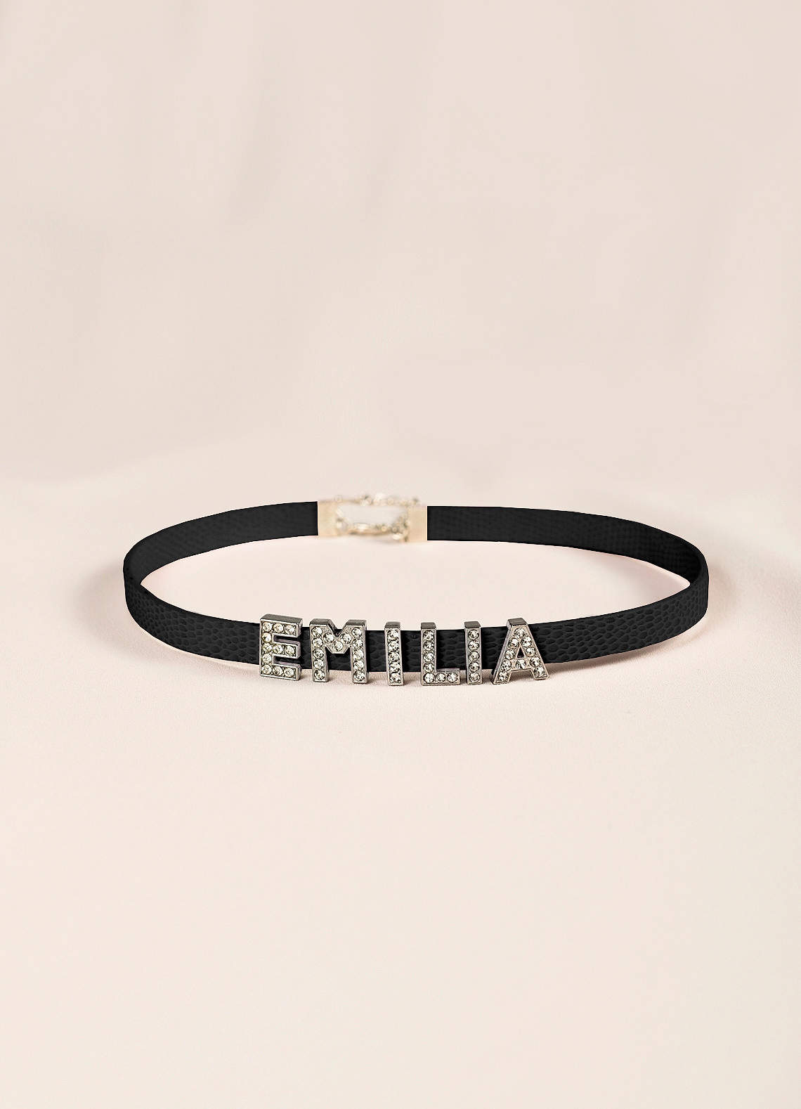 front Colar gargantilha de couro com nome personalizado