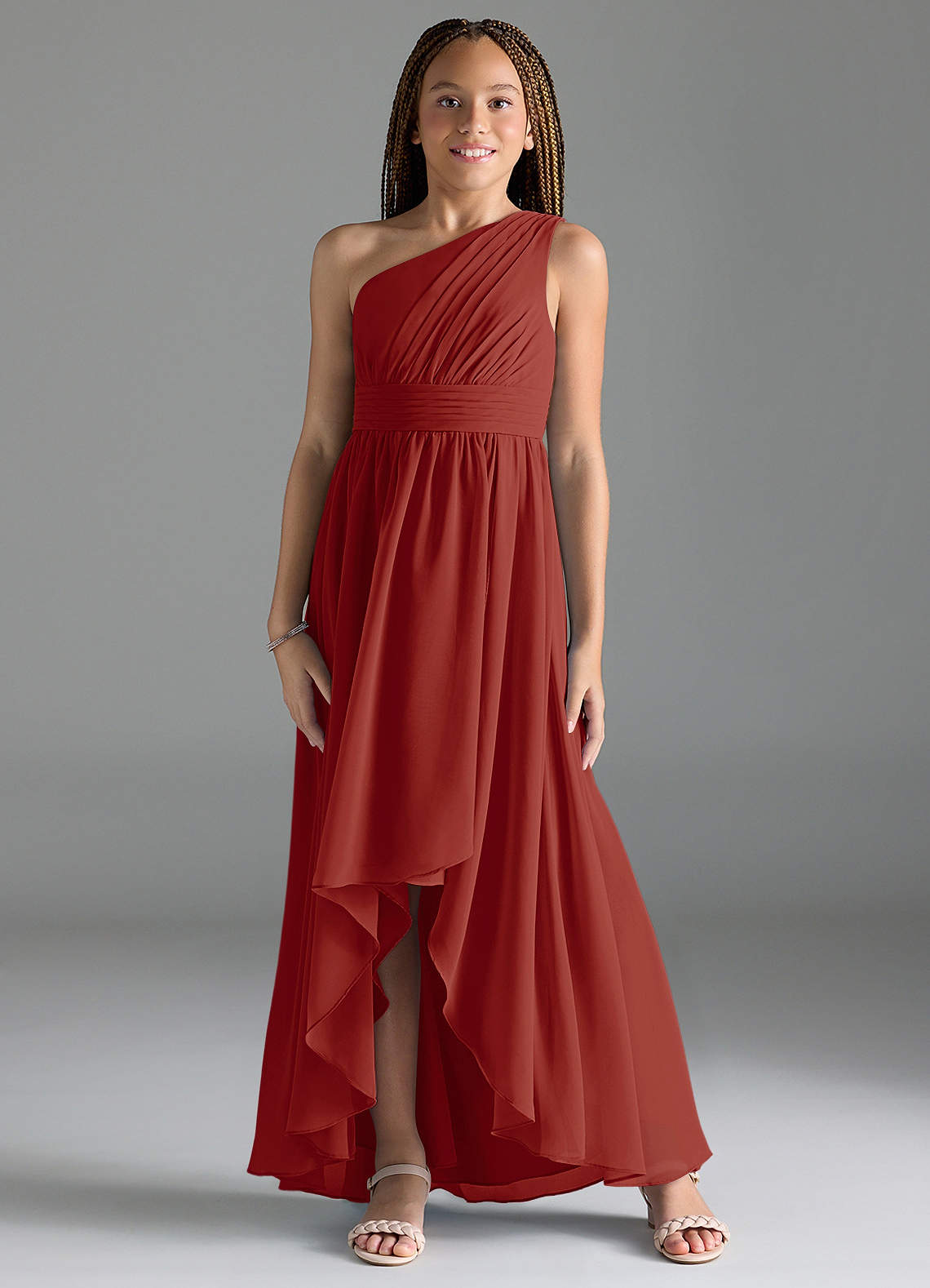 Azazie Mathilda Junior Robe Trapèze en Mousseline de soie Plissée Terracotta image1