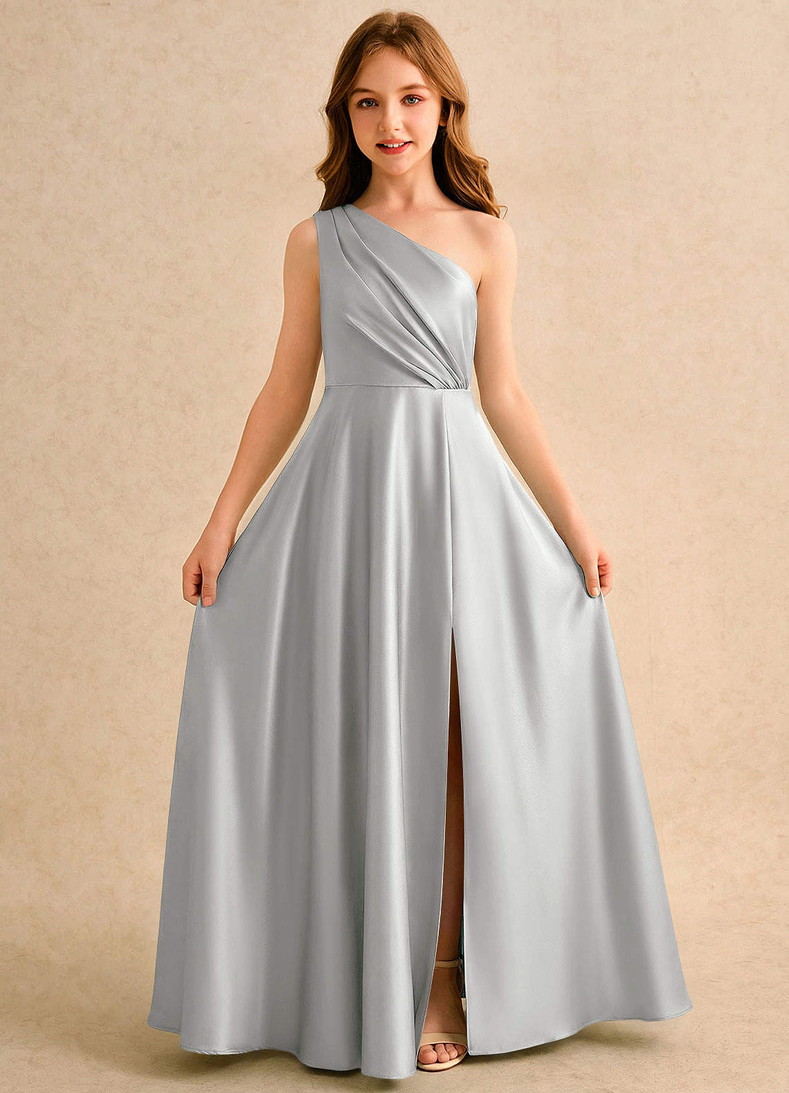 Azazie Puddles Girls Formal Robe Demoiselle D'honneur Fillette Robe Trapèze en Satin extensible Une épaule Argent image4