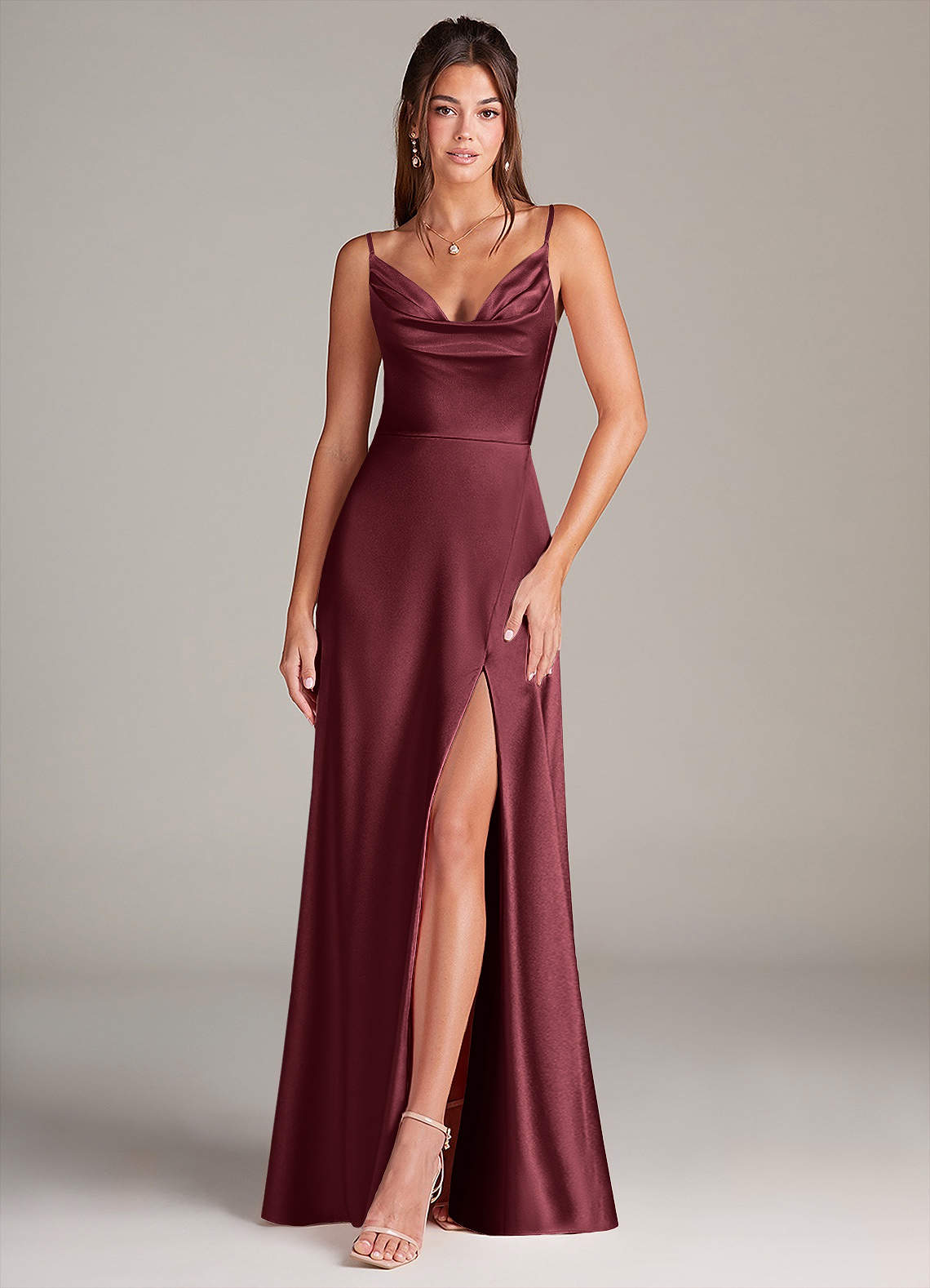 Azazie Sarella Vestidos de damas de honor Vestido de Merlot de Satén Elástico de Corte en A con Plisado image1
