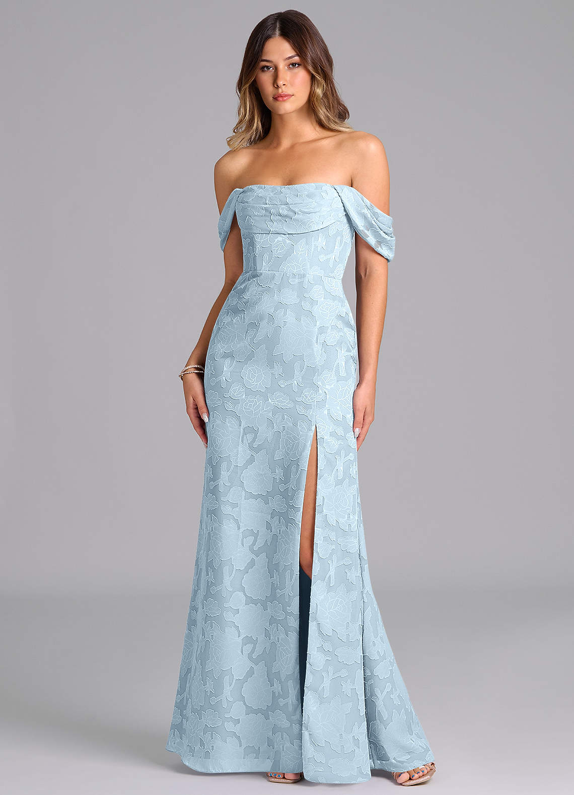 Azazie Saige Vestidos de damas de honor Vestido de Azul Cielo de Devorado Floral de Corte en A Convertible con Vestidos sin tirantes image1