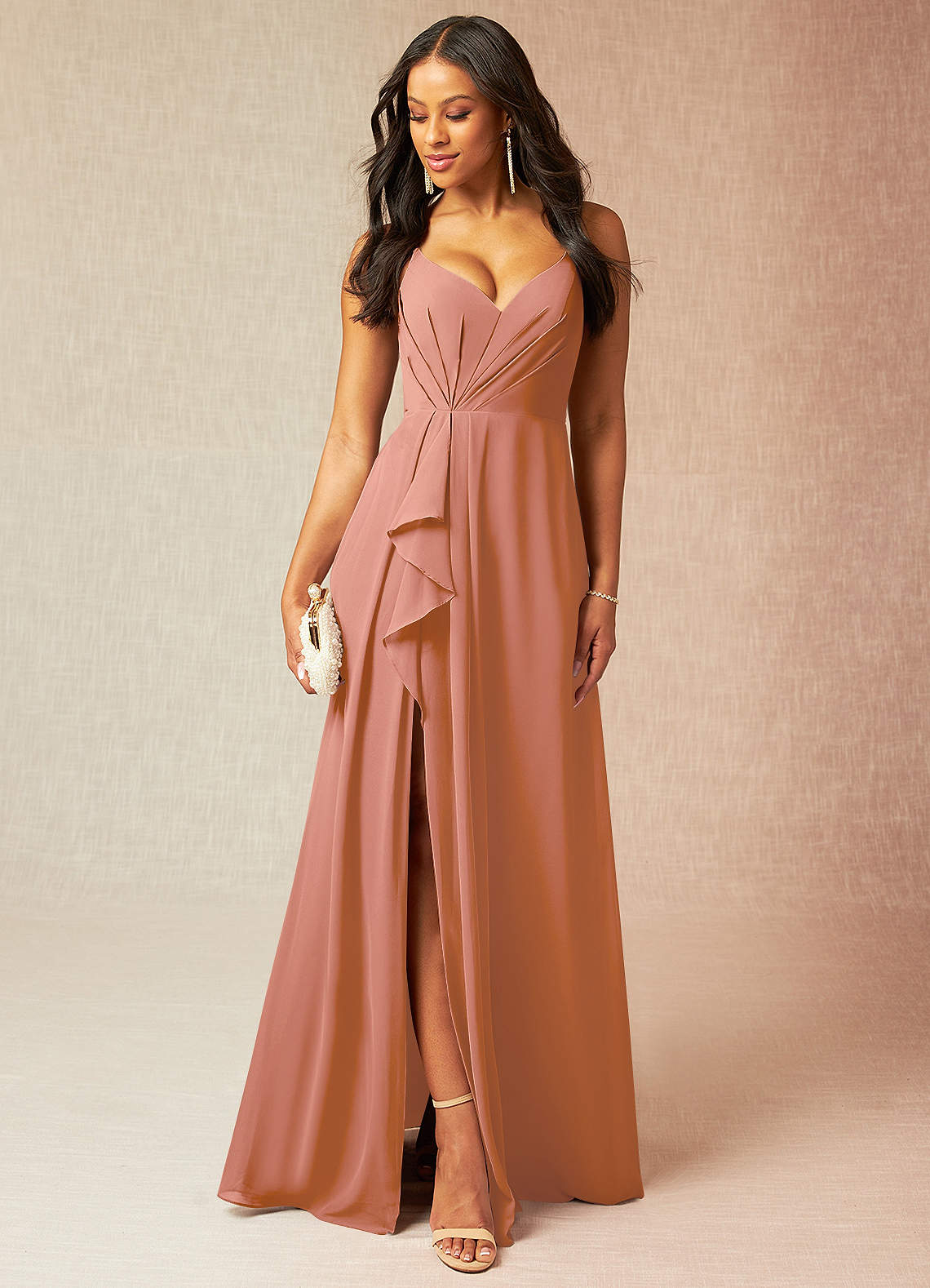 Azazie Kyedae Jurken voor bruidsmeisjes Jurk van Chiffon met A-Lijn V-hals geplooid Meer Gesneden image1