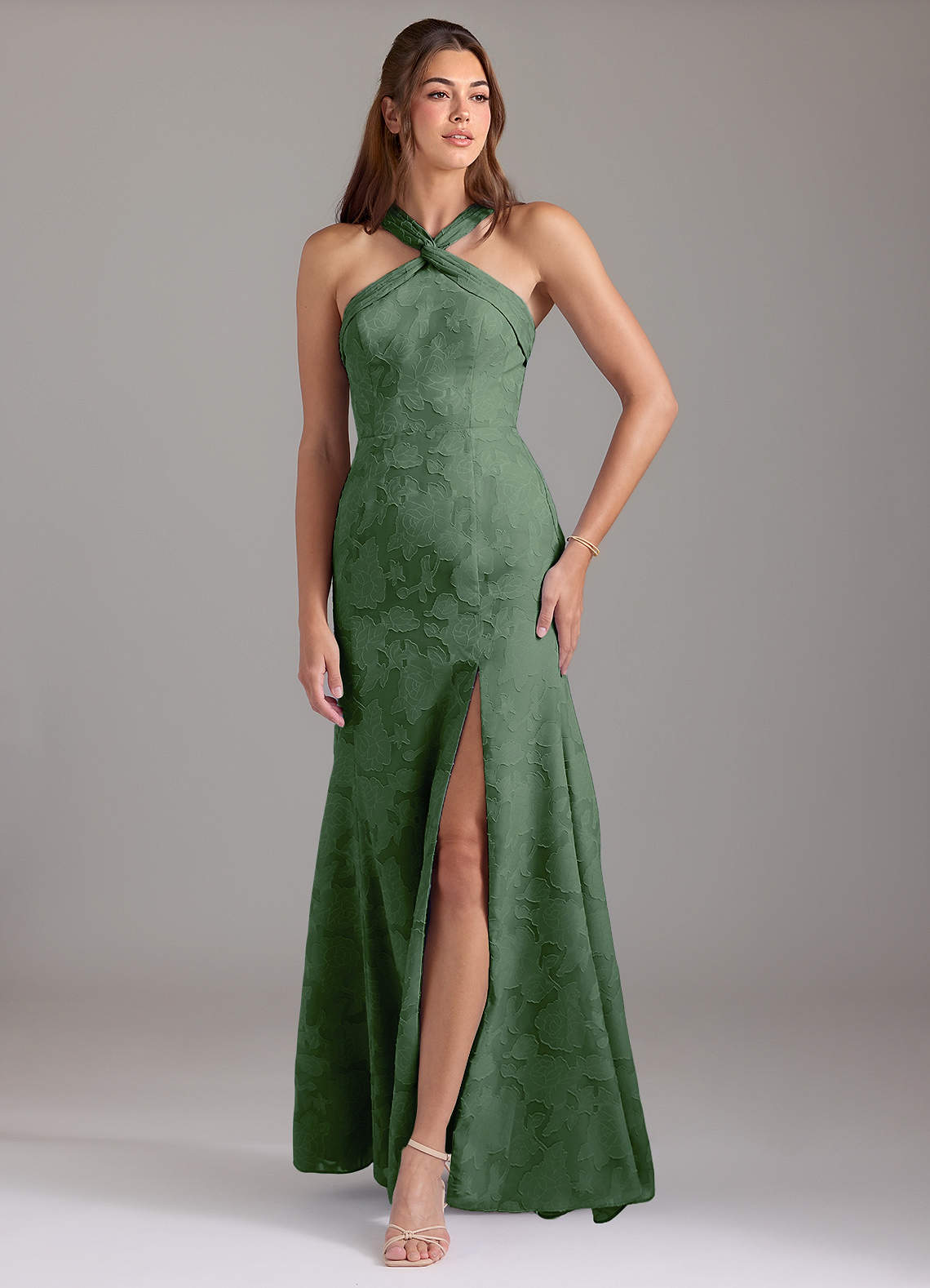 Azazie Rue Robes de demoiselle d'honneur Robe Trapèze en Blumen-Burnout Plissée Eucalyptus image1