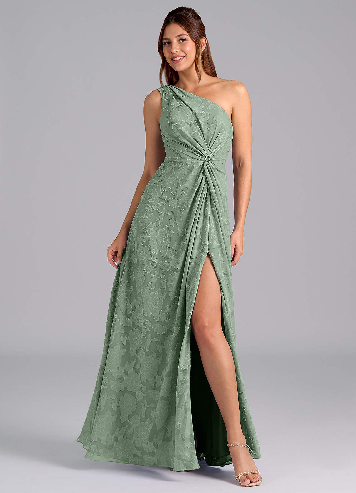 Azazie Brooke Vestidos de damas de honor Vestido de Matcha de Devorado Floral de Corte en A con Hombro unilateral image1