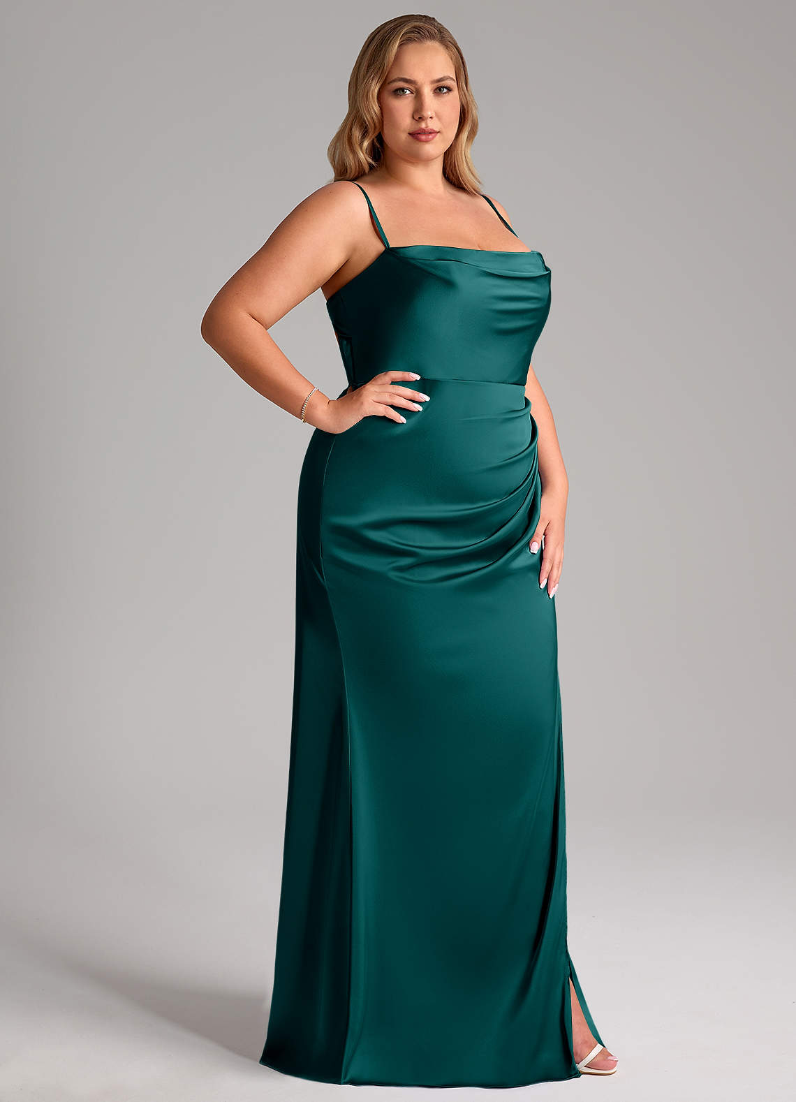 Azazie Leonis Vestidos de damas de honor Vestido de Pavo Real de Satén Elástico de Corte Sirena Convertible con Plisado image12