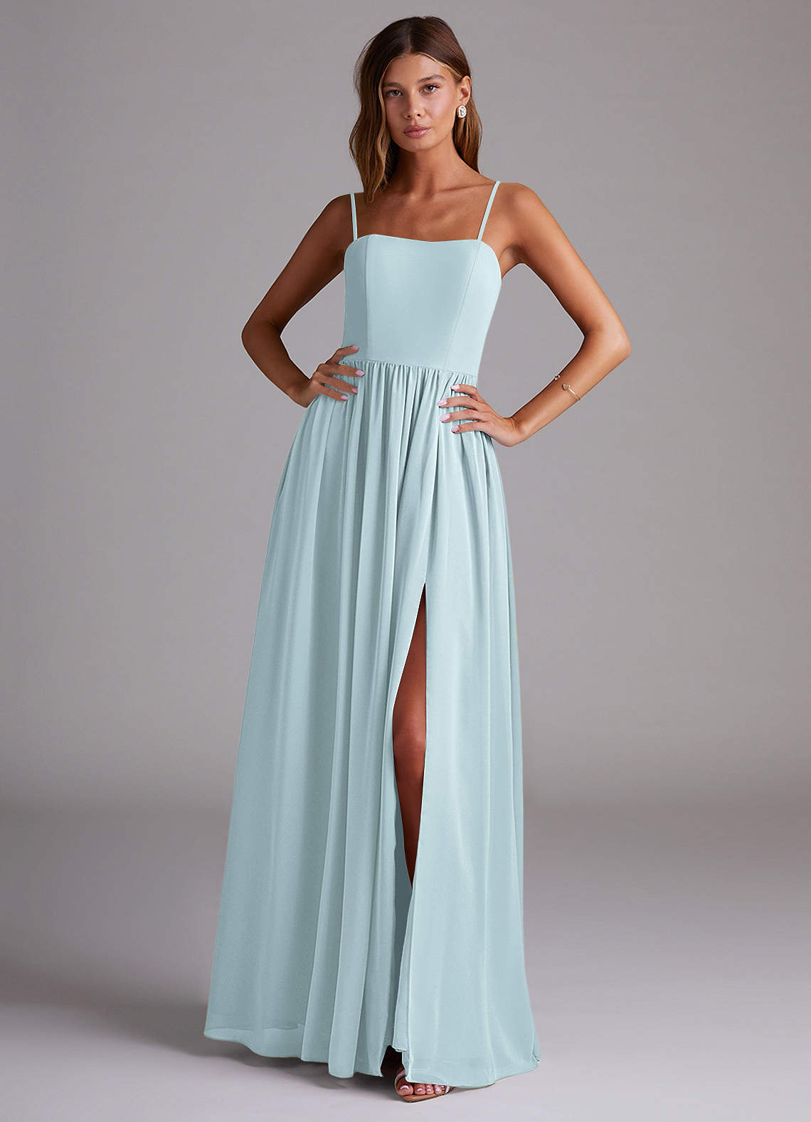 Azazie Calianna Robes de demoiselle d'honneur Robe Trapèze Convertible en Mousseline de soie Épaule décolletée Brume image1