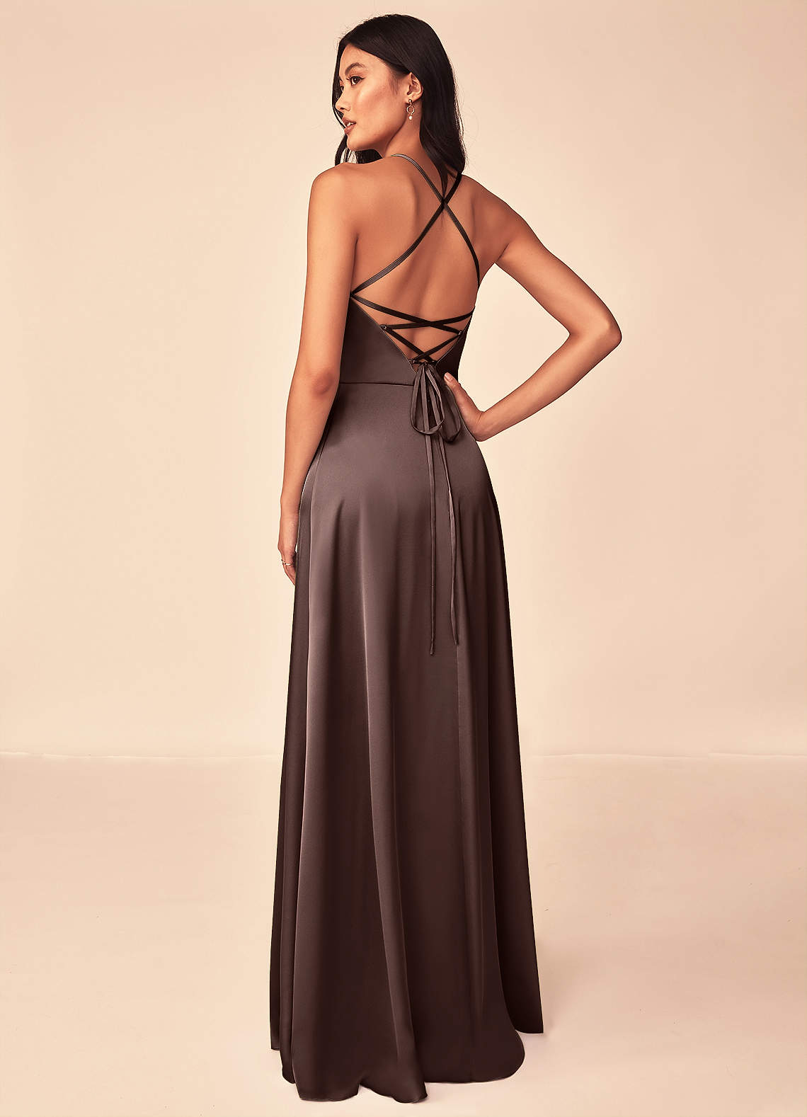 Azazie Mei Probar vestidos en casa Vestido de Negro de Satén Elástico de Corte en A con Cuello en V image1