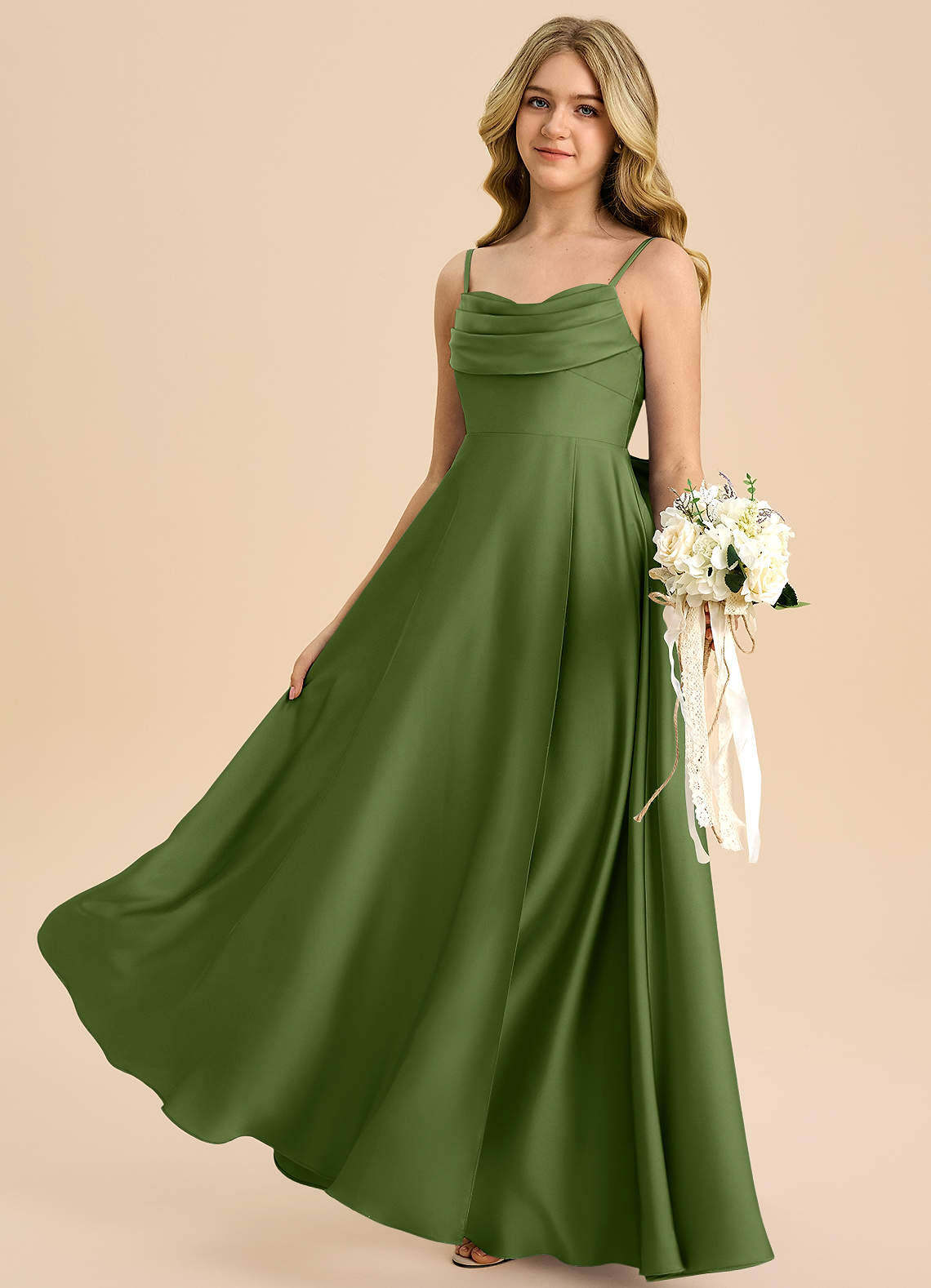 Azazie Bear Junior Vestido de Ganache de Satén Elástico de Corte en A con Escote de Corazón image4