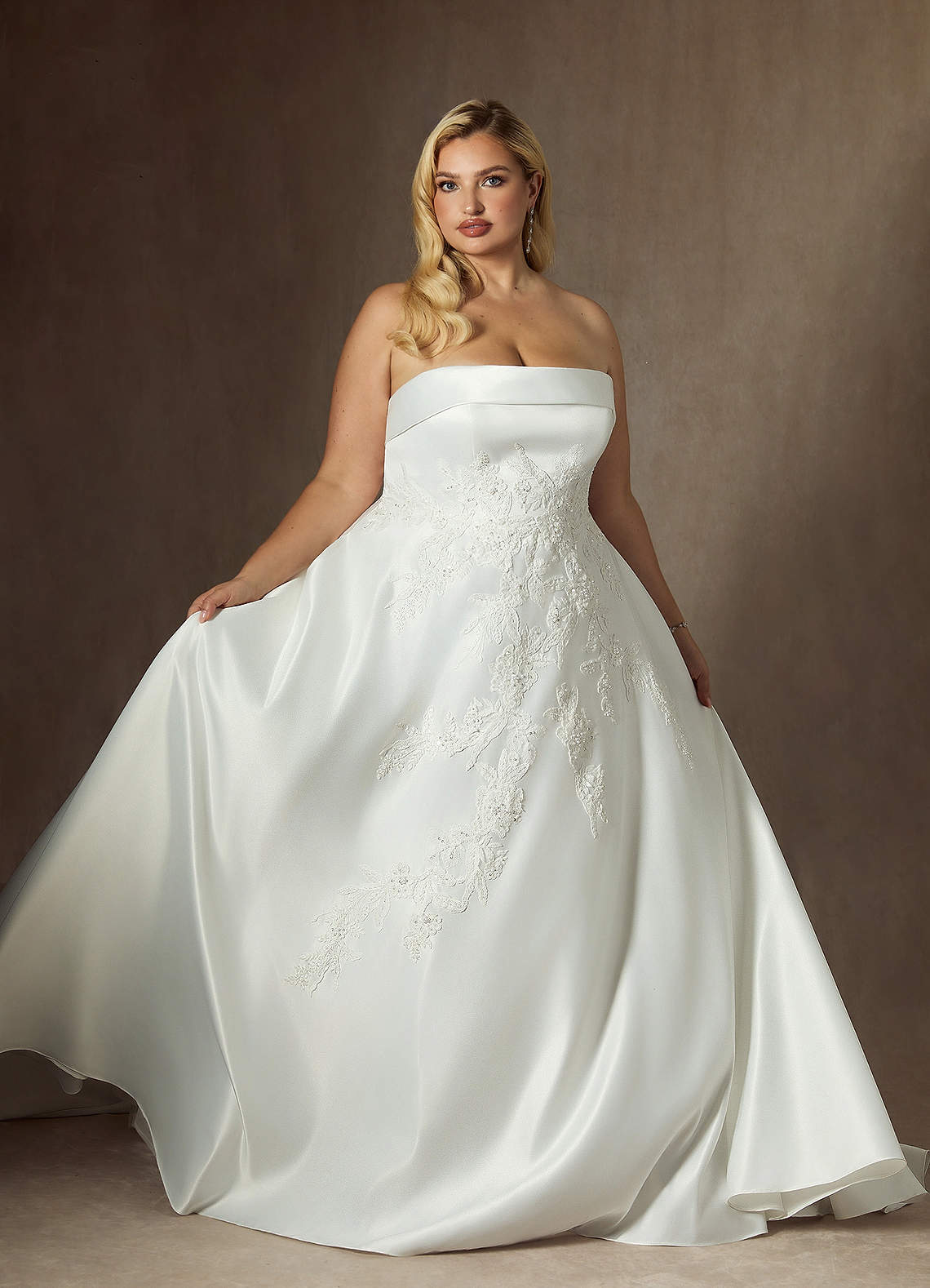 Azazie Fernanda Trouwjurken Jurk van Satijn met Baljurk Strapless Diamant Wit image1
