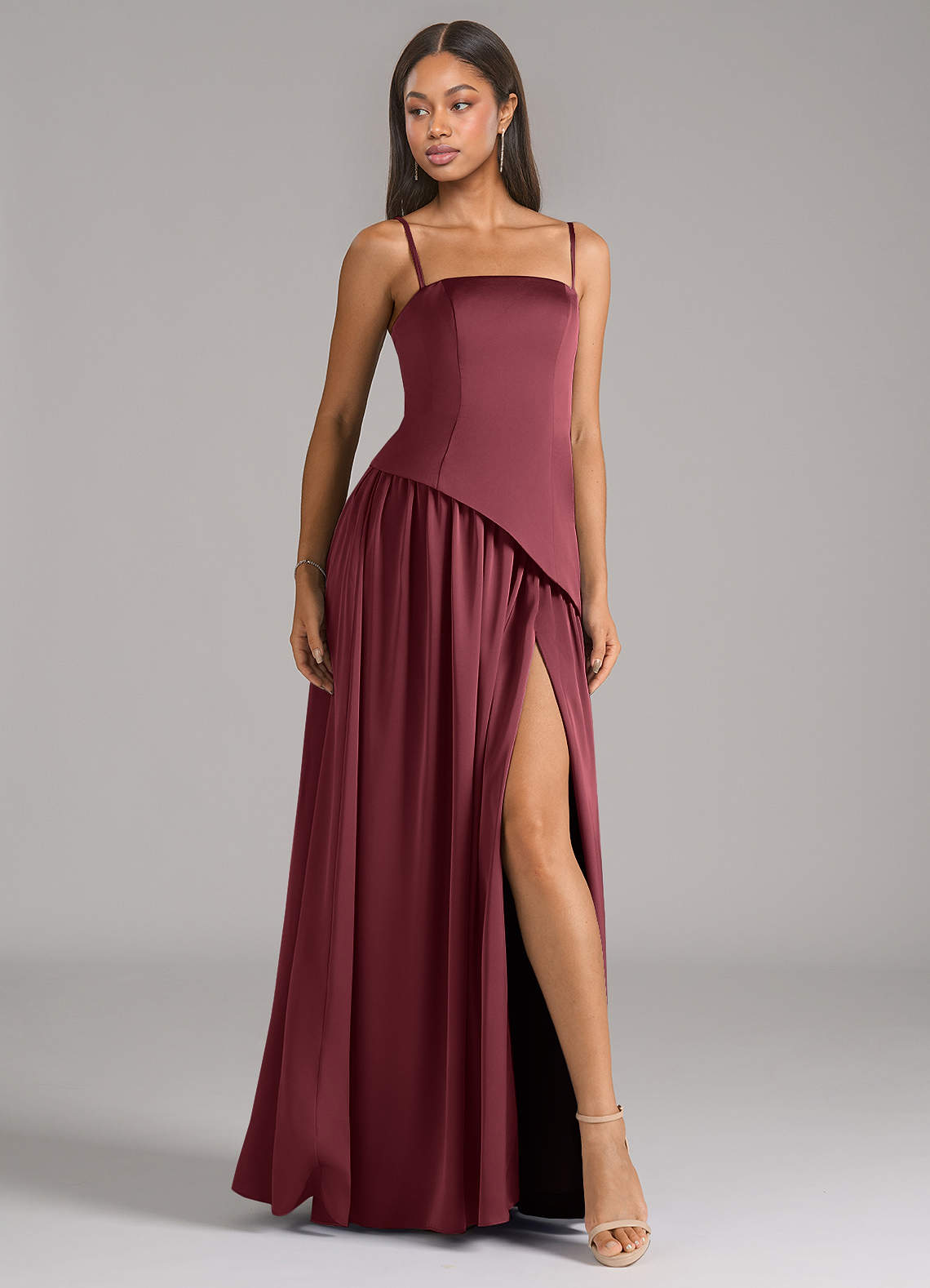 Azazie Adeline Vestidos de damas de honor Vestido de Merlot de Satén Elástico de Corte en A Convertible con Sin tirantes image5