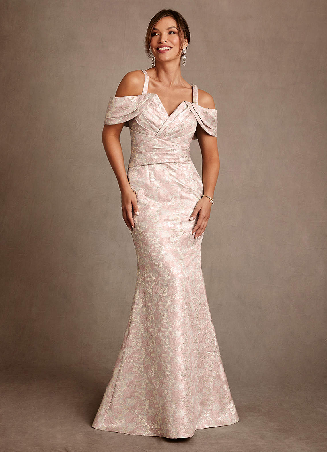 Azazie Bakersfield Abiti per la Madre della Sposa Abito Sirena in Jacquard Floreale a Spalla Scoperta Rosa Polverosa image1