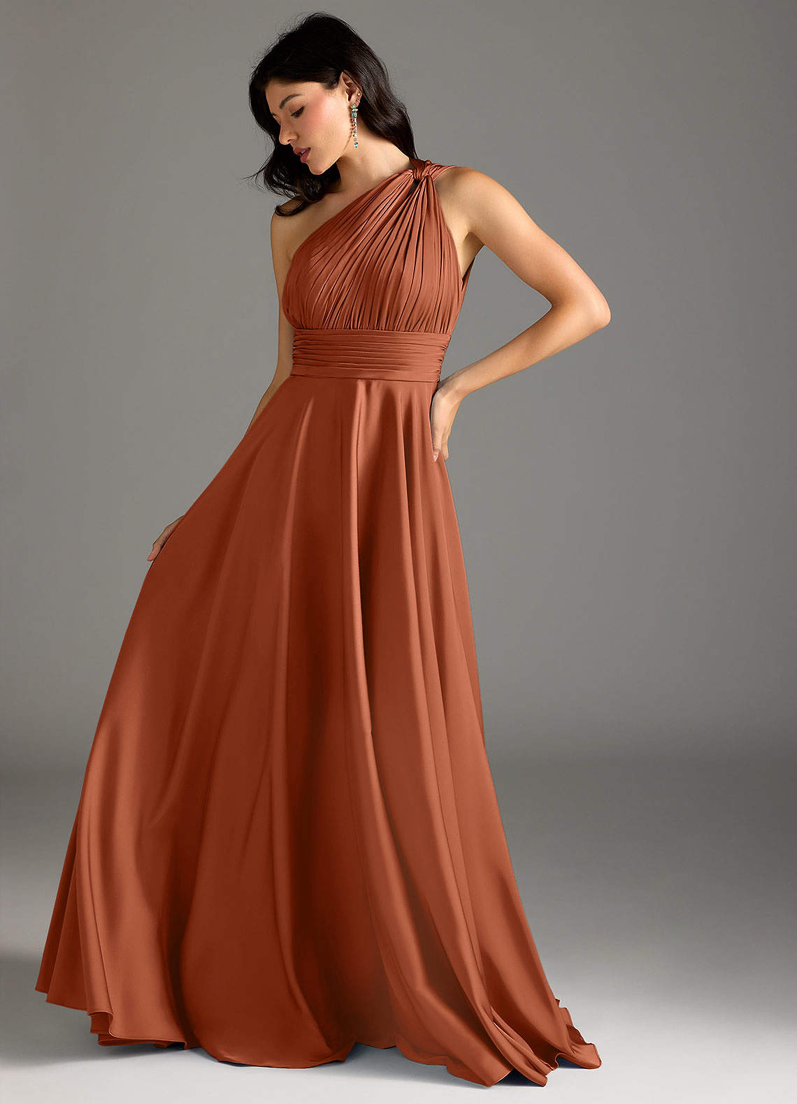 Azazie Charlize Robes de demoiselle d'honneur Robe Trapèze en Satin extensible Ue épaule Rose De Cèdre image4