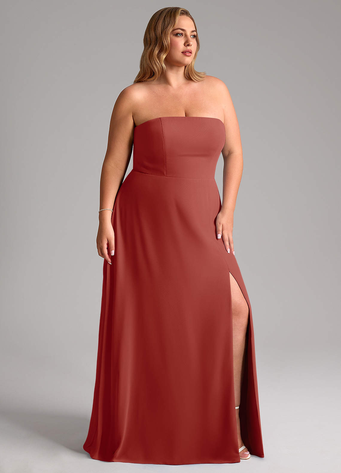 Azazie Wren Vestidos de damas de honor Vestido de Terracota de Gasa de Corte en A Convertible con Corte Lateral image11
