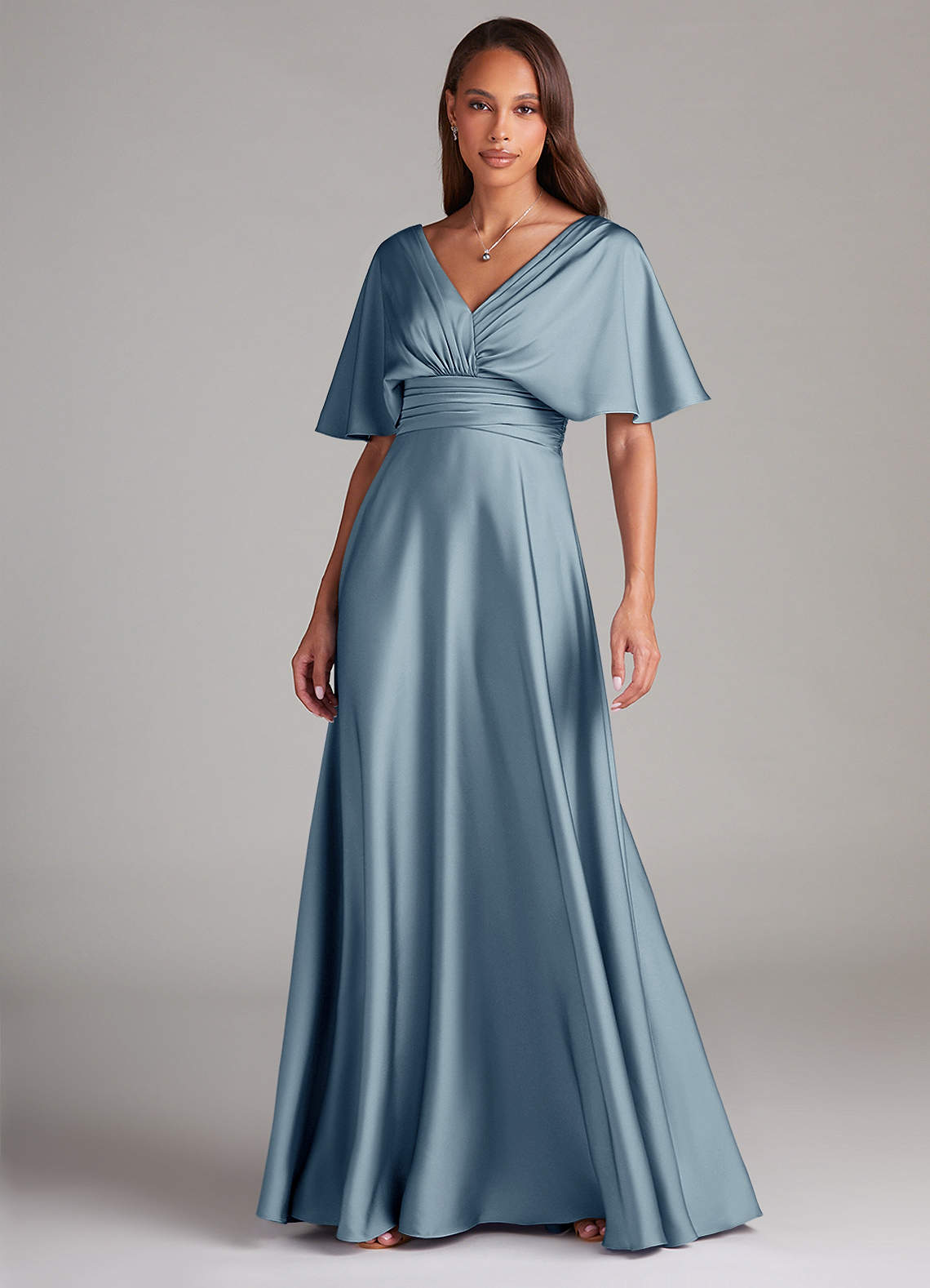 Azazie Pamela Robes de demoiselle d'honneur Robe Trapèze en Satin extensible Plissée Bleu Poussiéreux image1