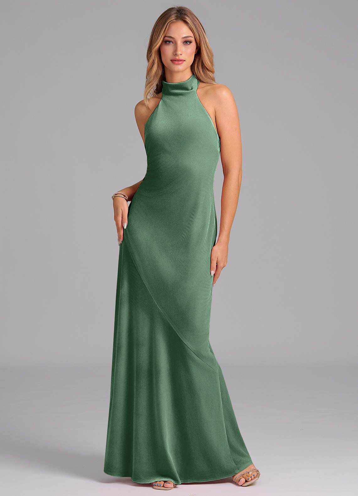 Azazie Velli Robes de demoiselle d'honneur Robe Sirène en velours Col Haut Eucalyptus image1