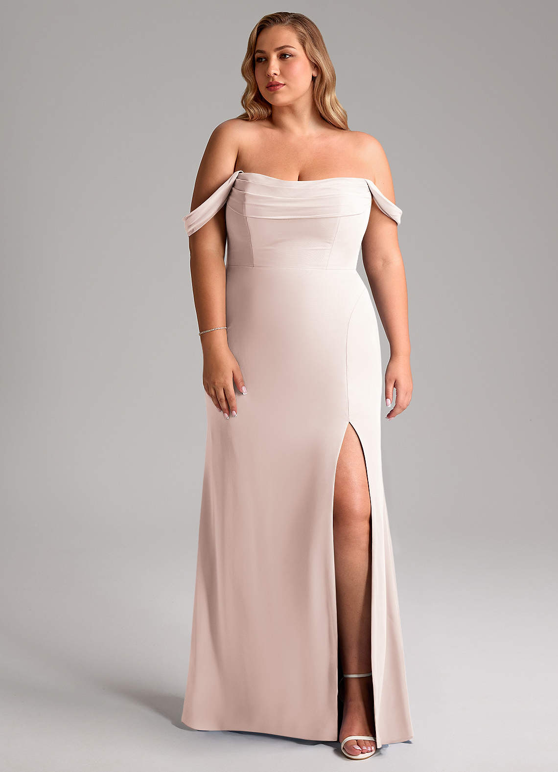 Azazie Saige Vestidos de madrinha de casamento Vestido Pétala De Rosa de Chiffon de Linha A com Fora do ombro image9