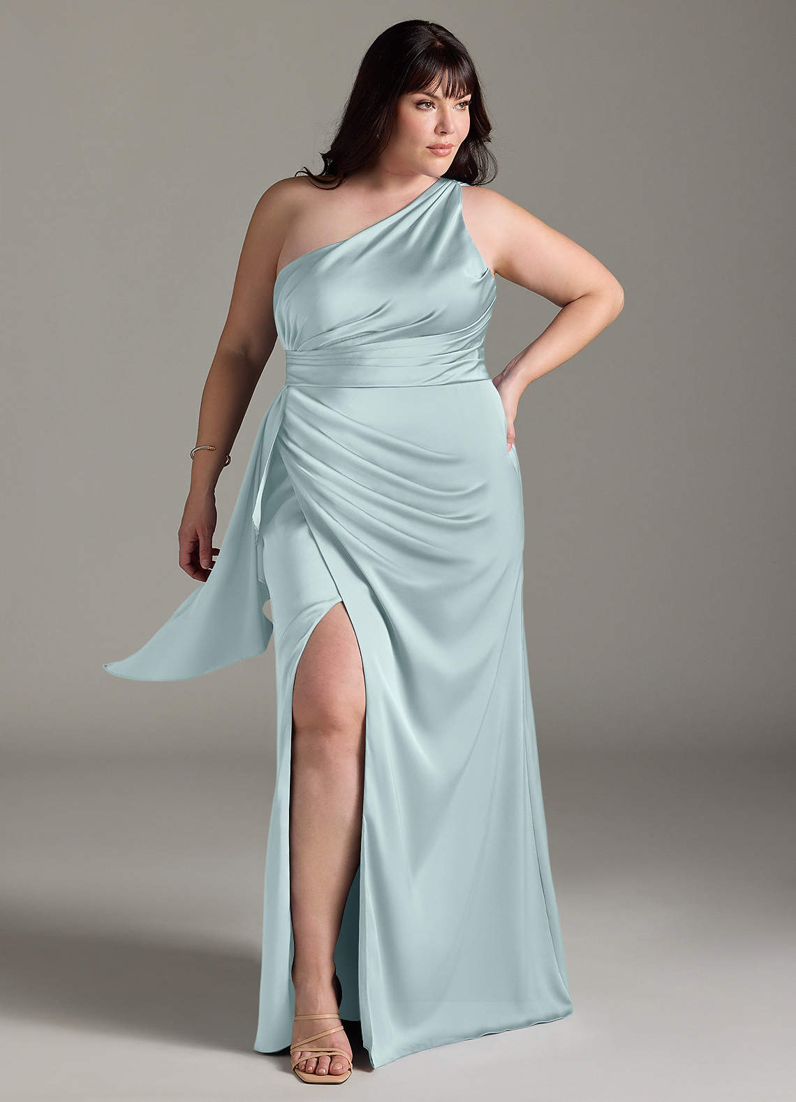 Azazie Maive Robes de demoiselle d'honneur Robe Fourreau en Satin extensible Rayé Brume image1