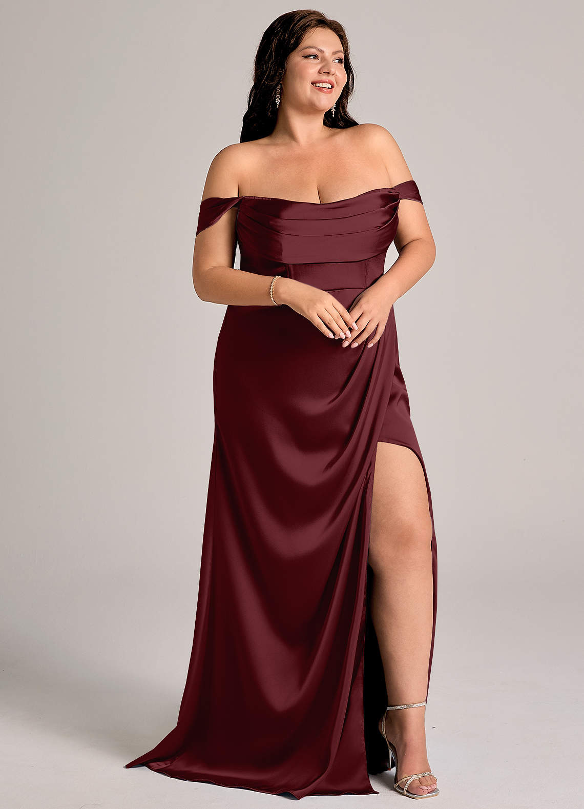 Azazie Johana Robes de demoiselle d'honneur Robe Sirène Convertible en Satin extensible Épaule décolletée Cabernet image10
