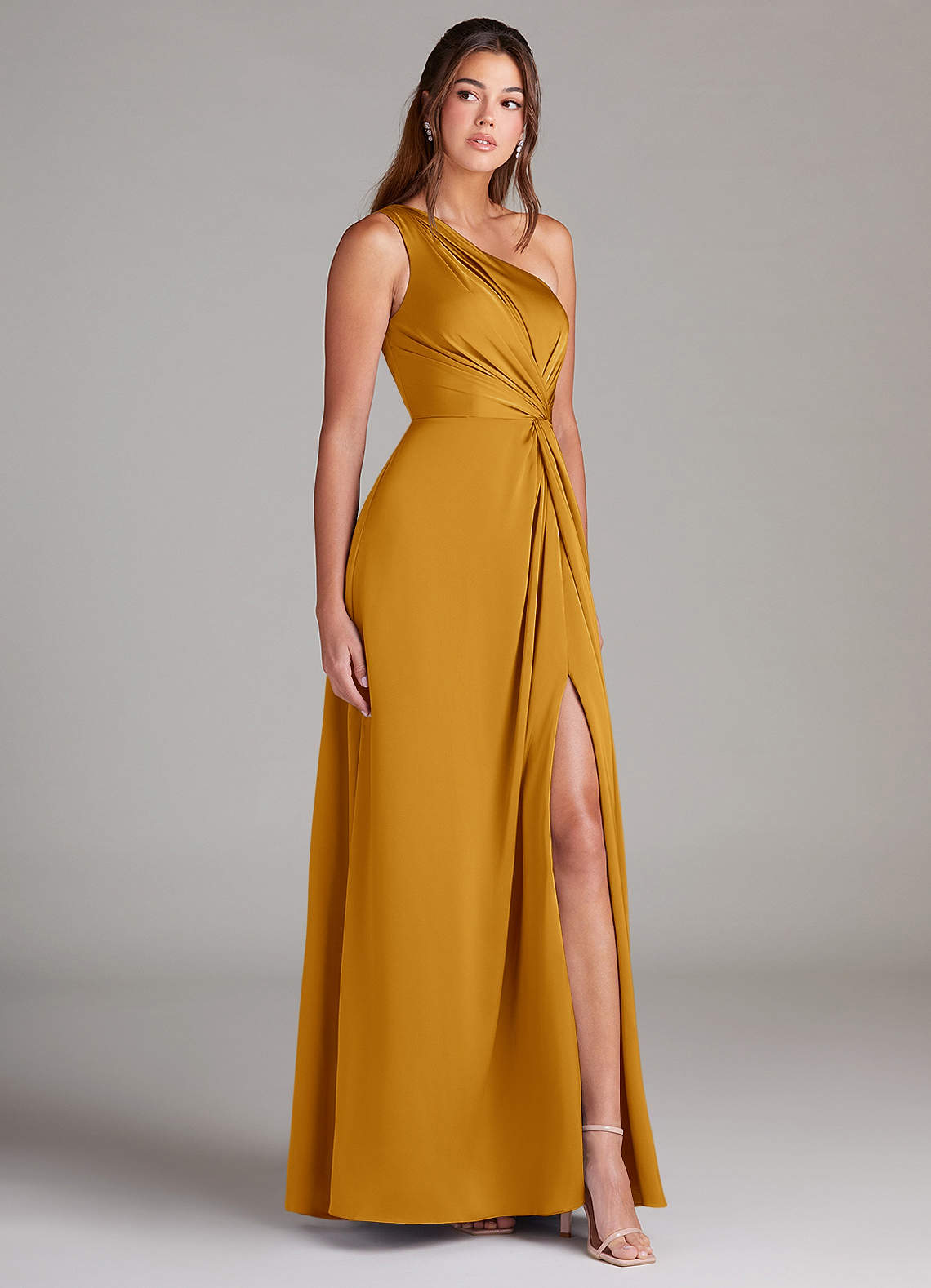 Azazie Brooke Vestidos de damas de honor Vestido de Caramelo de Satén Elástico de Corte en A con Hombro unilateral image3