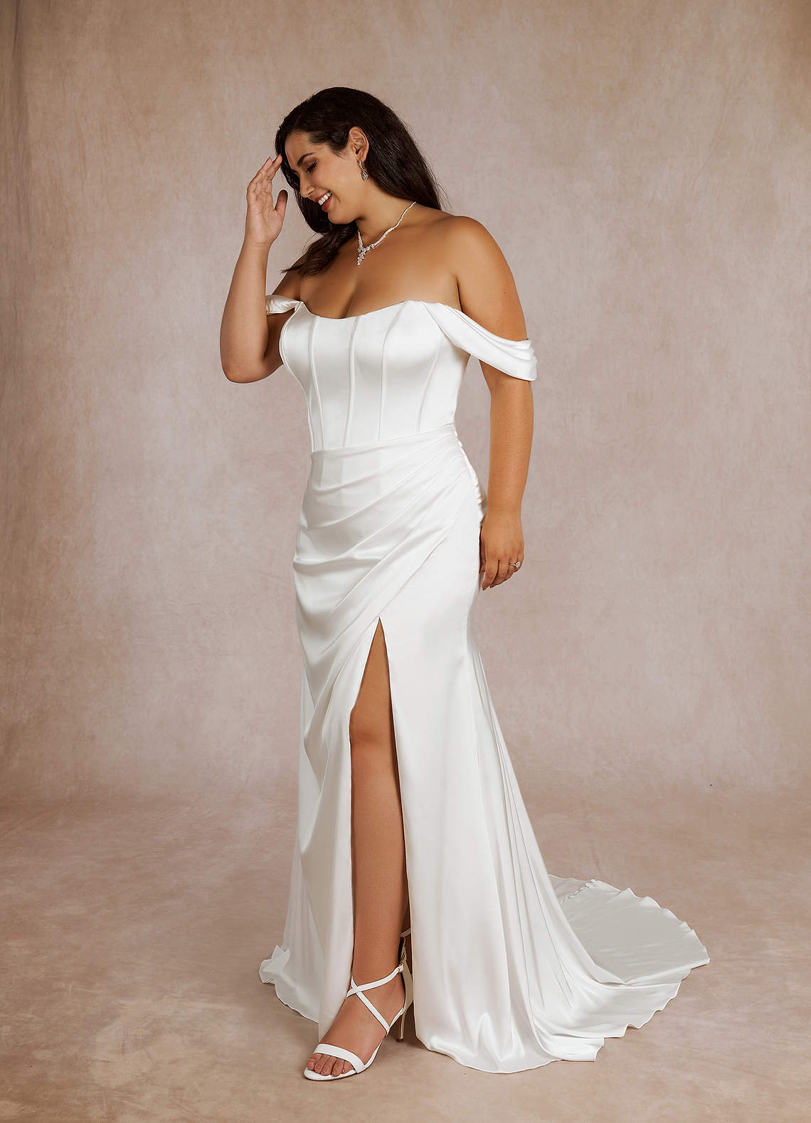 Azazie Aurelie Vestidos de novia Vestido de Diamante Blanco de Satén Elástico de Corte Sirena con Vestidos sin tirantes image8