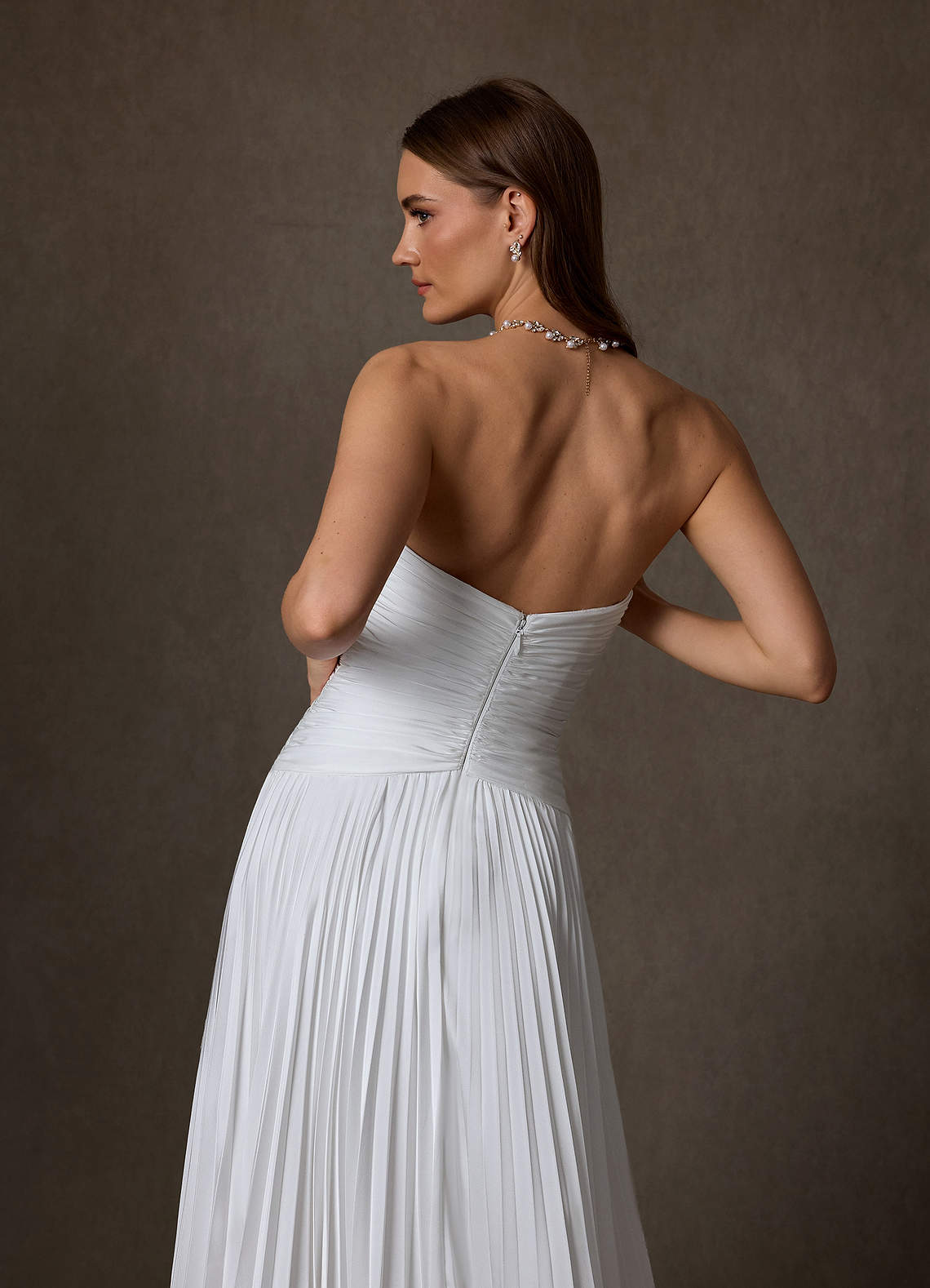 Azazie Liora Vestidos de novia Vestido de Diamante Blanco de Satén Elástico de Corte en A con Sin tirantes image7