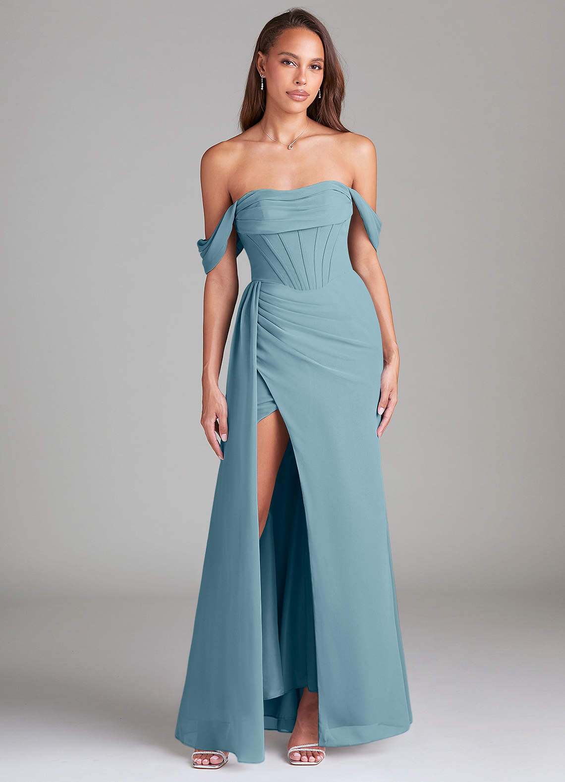 Azazie Amyra Jurken voor bruidsmeisjes Converteerbaar Jurk van Chiffon met Kolom Off the Shoulder Mystiek Blauw image1