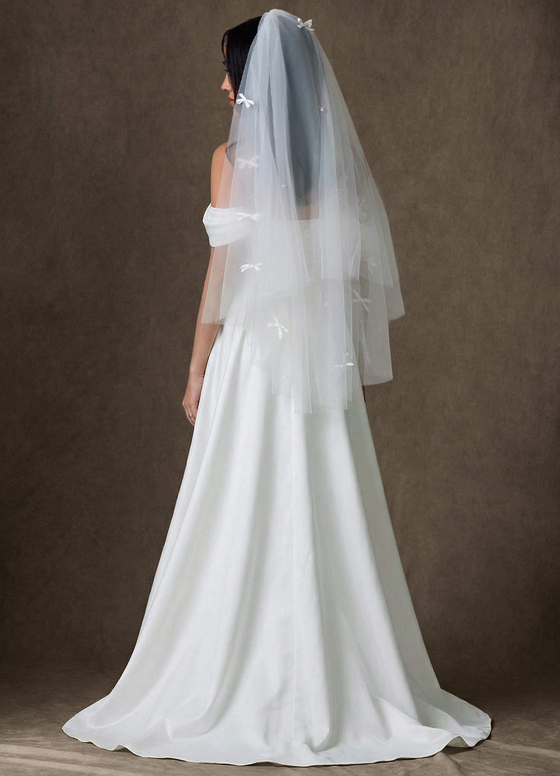 front Voile à double couche Lily Bow Pearl Fingertip Veil