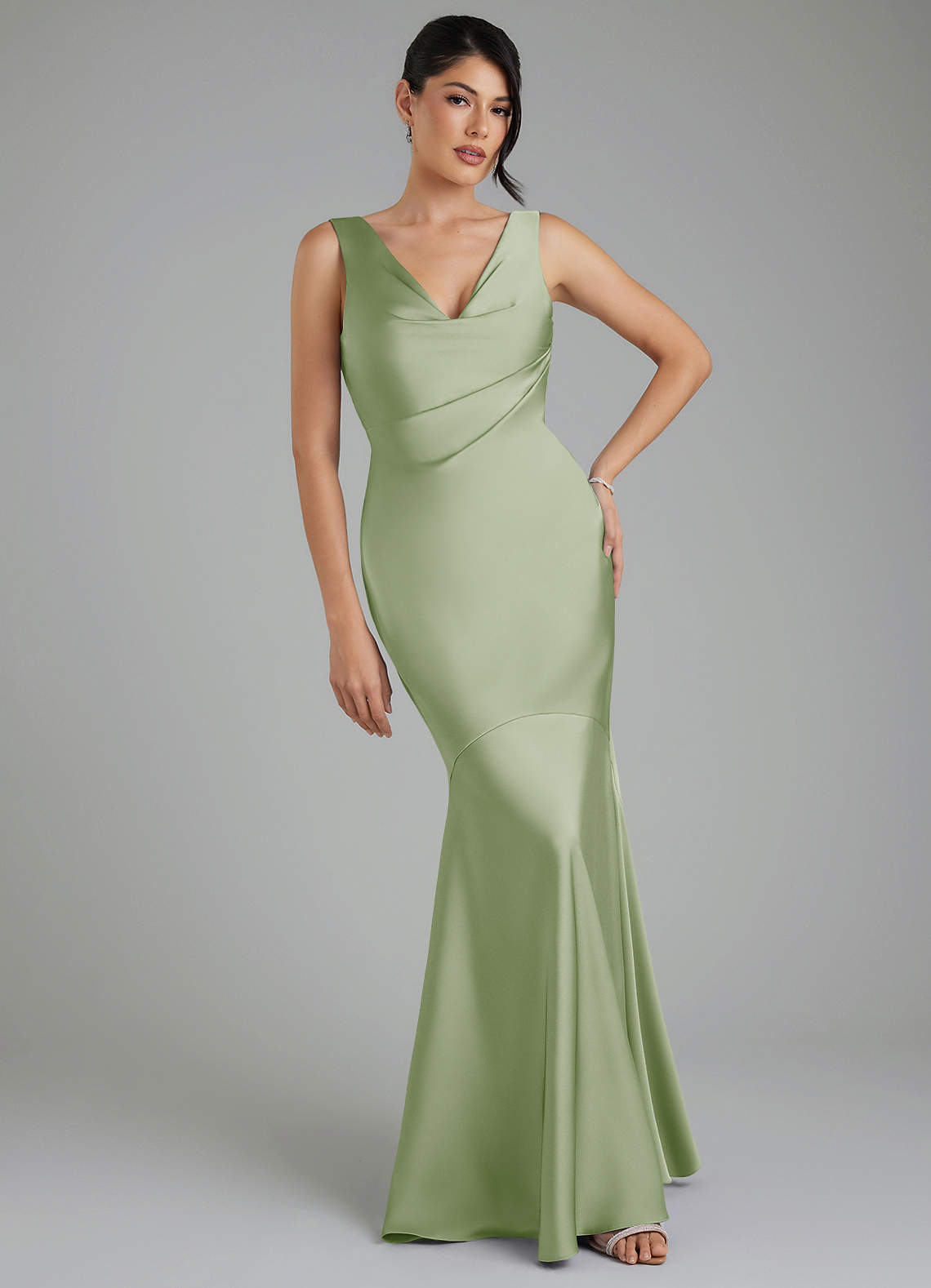 monica bridesmaid dresses Azazie Color:Emerald green Hollow to hem 147cm). Sexy and Sleek US Army green service