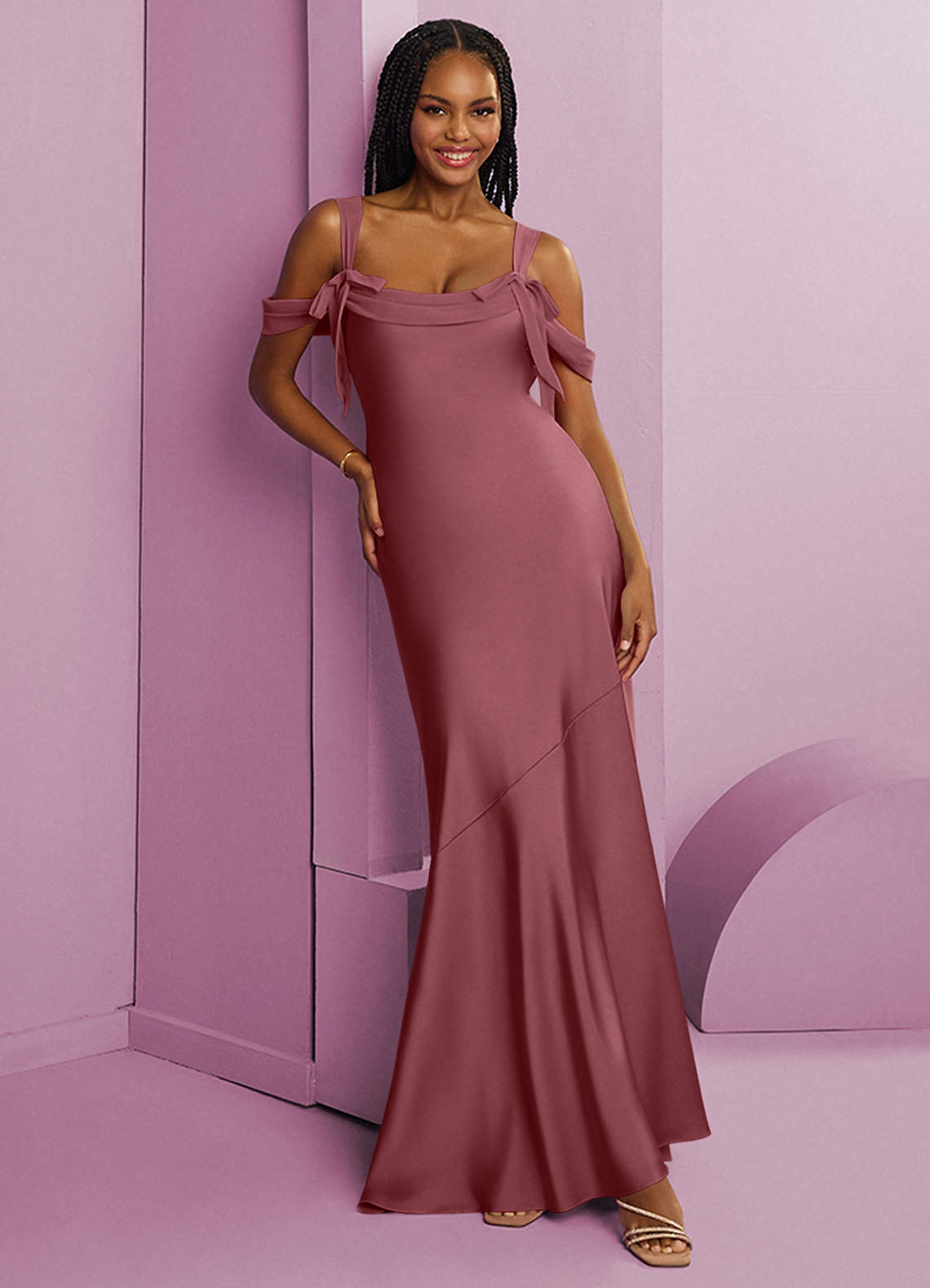 Barbie ♥ Azazie Robes de demoiselle d'honneur Robe Fourreau en Satin extensible Plissée Rose Du Désert image1