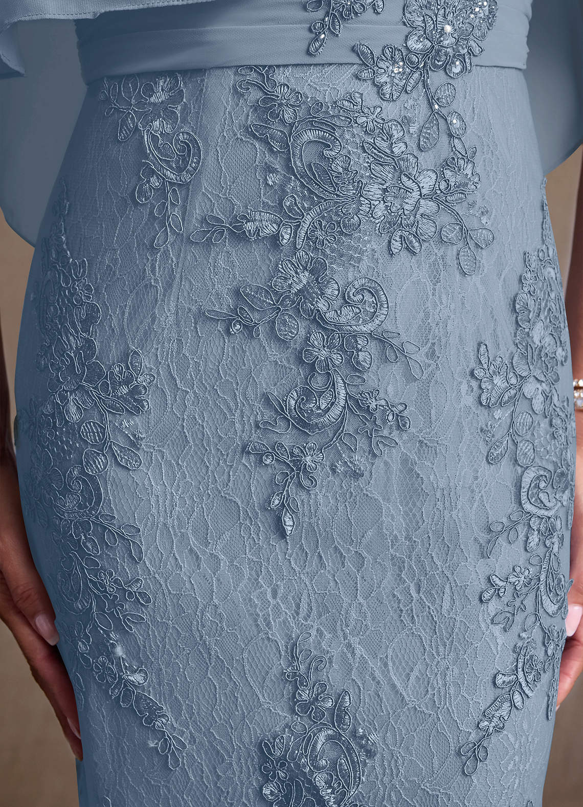 Azazie Amrita Mère de la mariée Robes Robe Sirène en Mousseline de soie Dentelle Bleu Poussiéreux image6