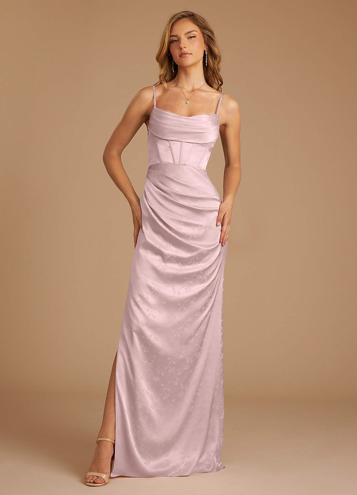 Azazie Mai Vestidos de damas de honor Vestido de Jacquard Floral Rosa Peonía de Jacquard Floral de Corte Recto con Plisado image1
