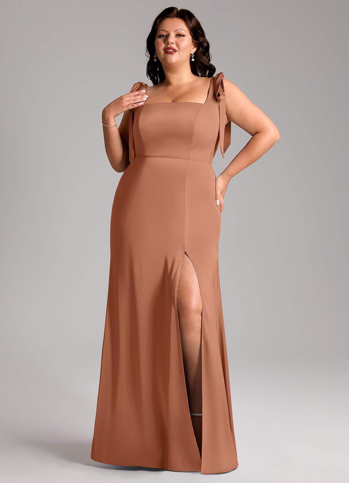 Azazie Frostine Vestidos de damas de honor Vestido de Bronceador de Satén Elástico de Corte en A con Lazo image1