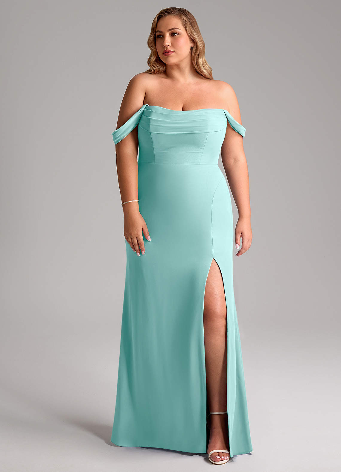 Azazie Saige Vestidos de damas de honor Vestido de Aqua de Gasa de Corte en A Convertible con Vestidos sin tirantes image9