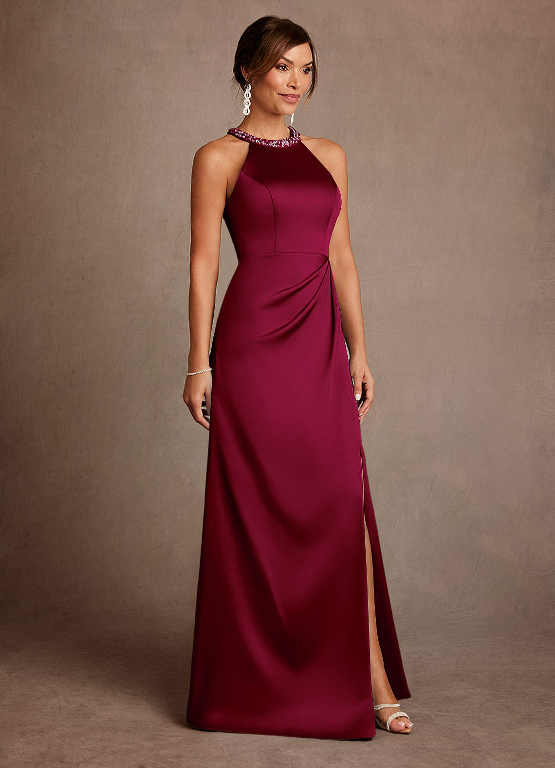 Azazie Lawrence vestidos de madre de la novia Vestido de Borgoña de Satén Elástico de Corte en A con Plisado image3