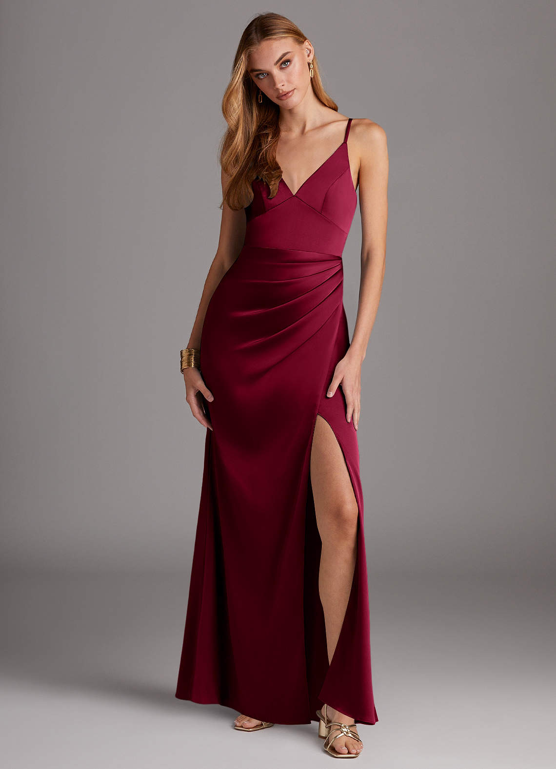 Azazie Shania Brautjungfernkleider Etui V-Hals Gefaltet Stretch-Satin Kleid Burgunderrot image1
